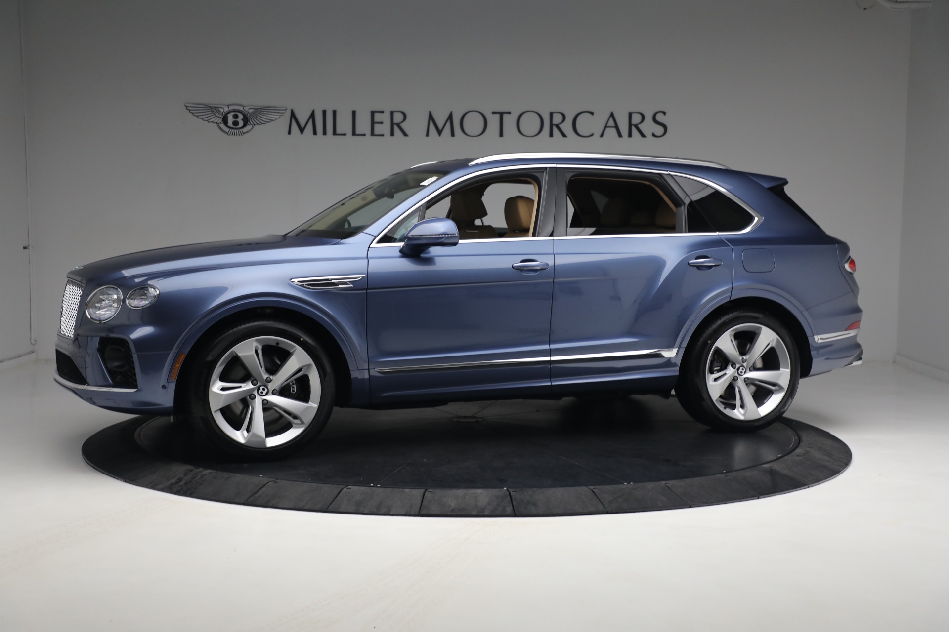 New 2023 Bentley Bentayga Hybrid | St. Petersburg, FL