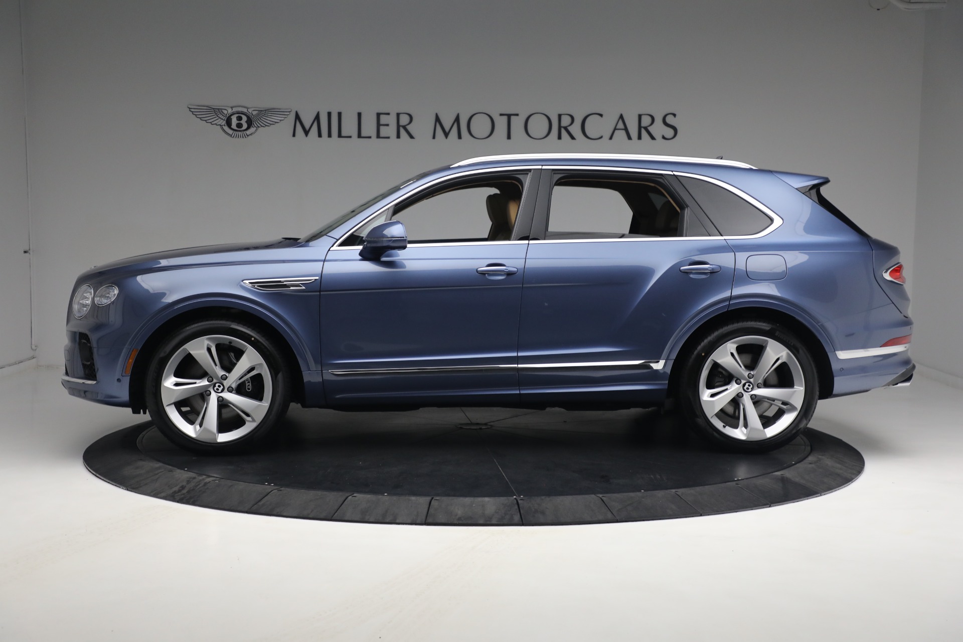 New 2023 Bentley Bentayga Hybrid | St. Petersburg, FL