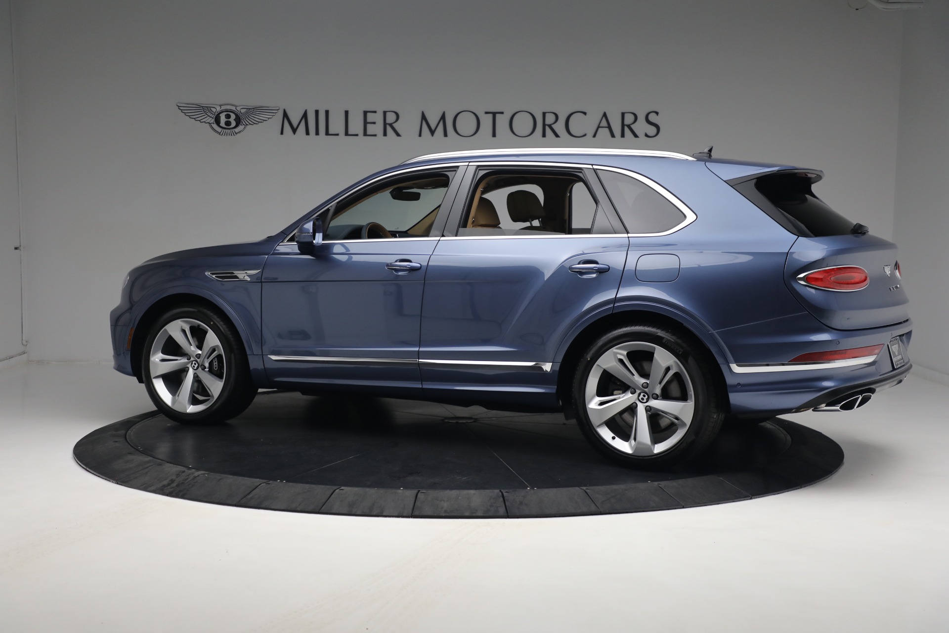 New 2023 Bentley Bentayga Hybrid | St. Petersburg, FL