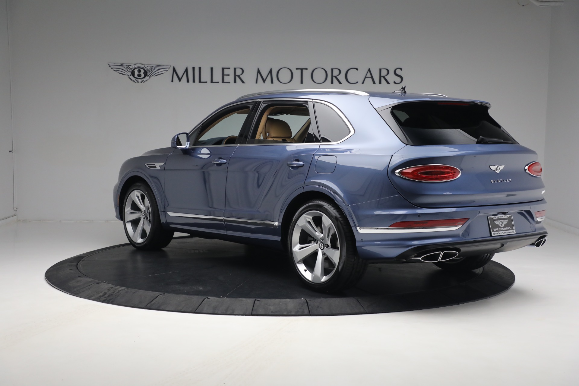 New 2023 Bentley Bentayga Hybrid | St. Petersburg, FL