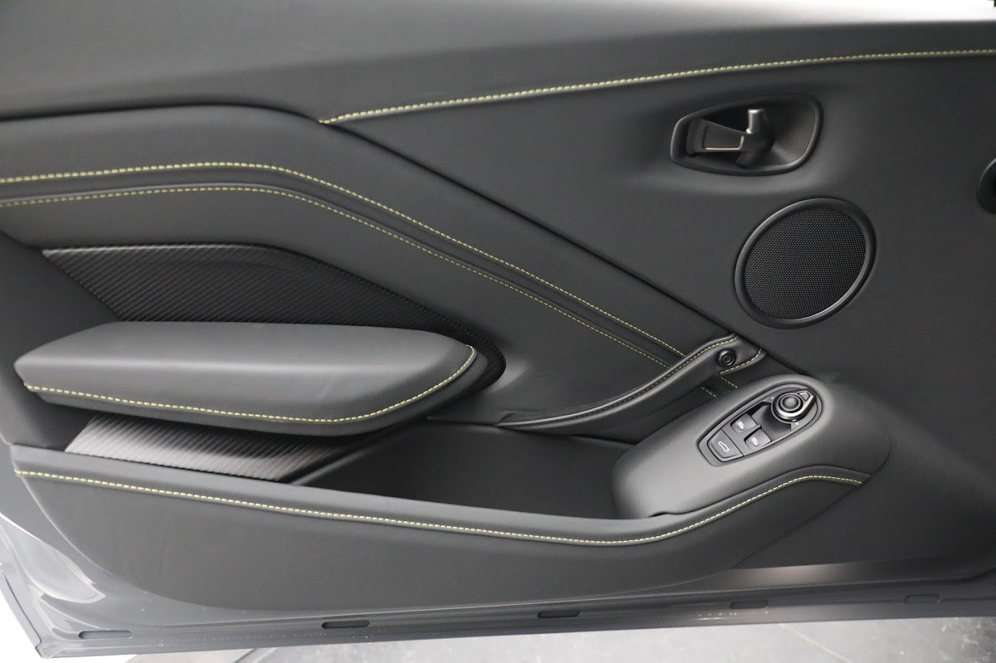 New 2023 Aston Martin Vantage V8 | St. Petersburg, FL
