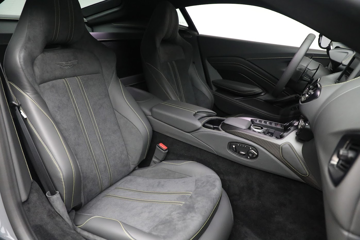 New 2023 Aston Martin Vantage V8 | St. Petersburg, FL