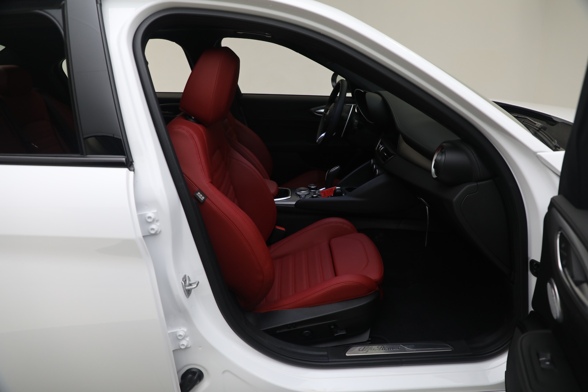 New 2024 Alfa Romeo Giulia Ti | St. Petersburg, FL