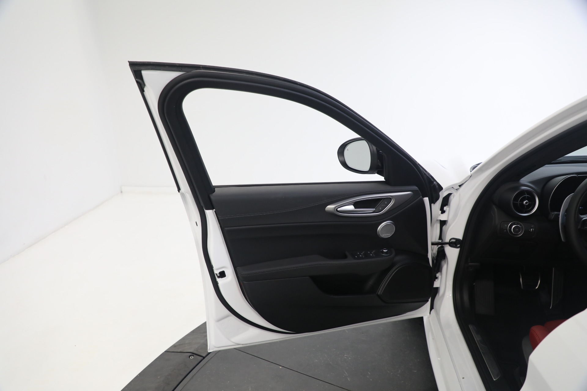 New 2024 Alfa Romeo Giulia Ti | St. Petersburg, FL