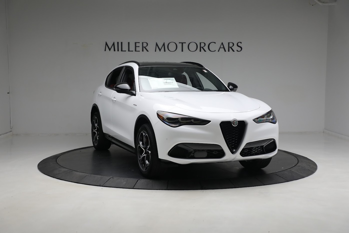 New 2024 Alfa Romeo Stelvio Veloce | St. Petersburg, FL