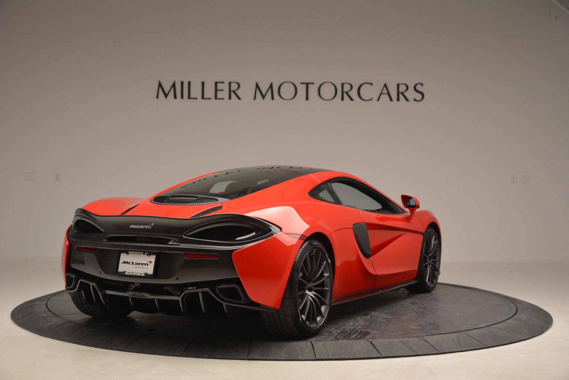 Белый mclaren 570gt