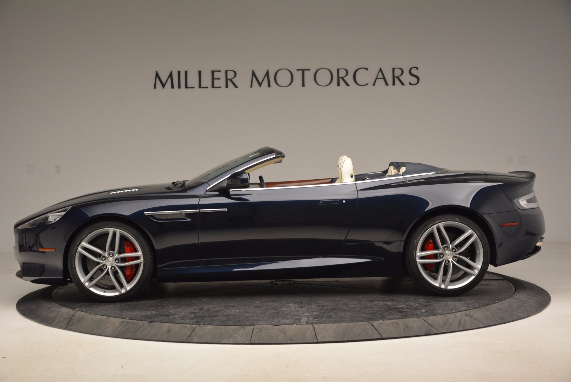Pre Owned 2015 Aston Martin Db9 Volante Volante For Sale