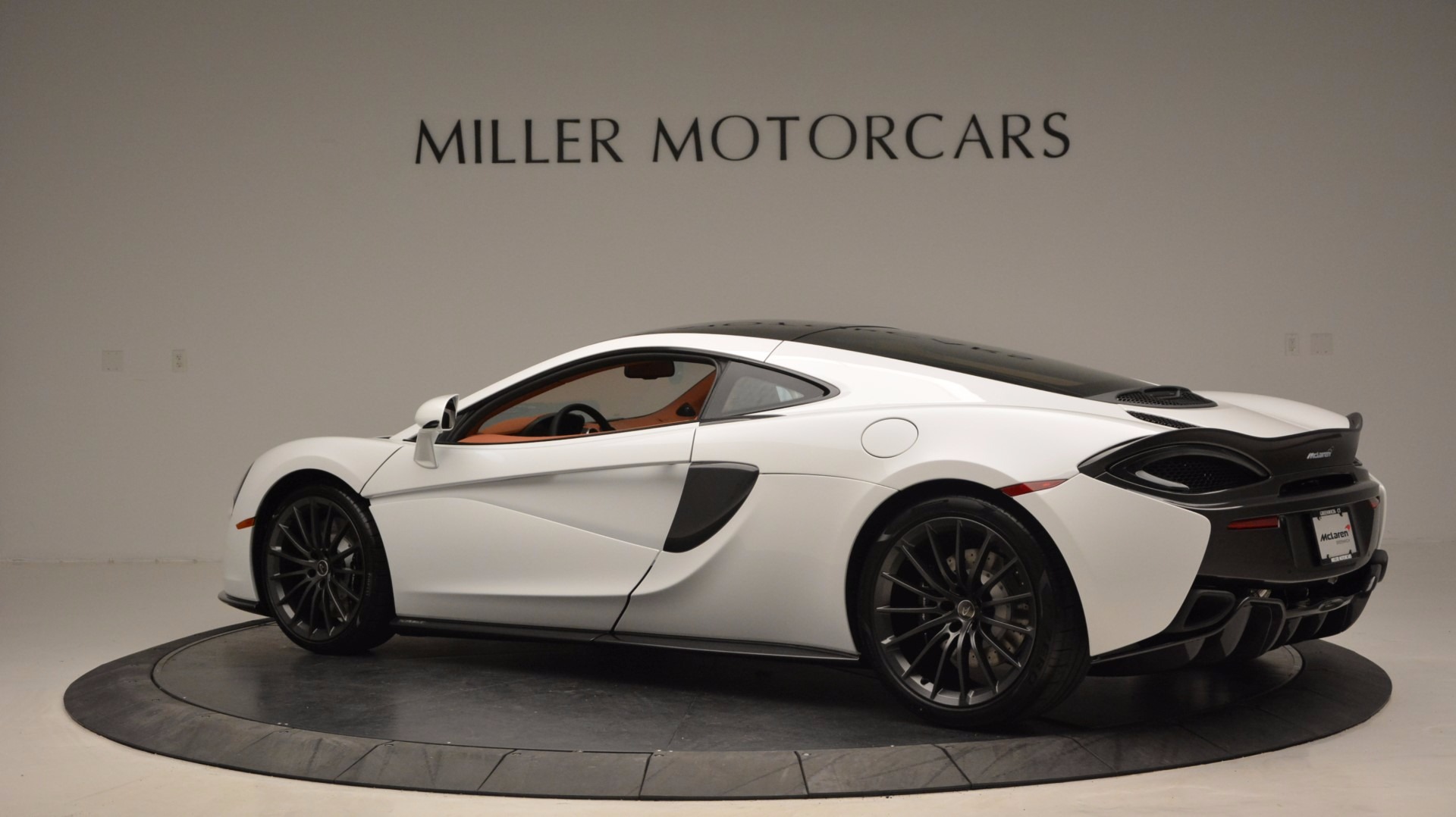 Белый mclaren 570gt