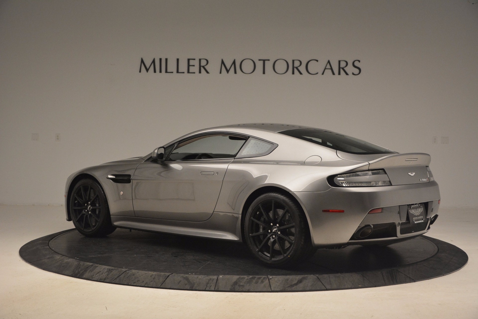 Aston martin v12 vantage s for sale discount