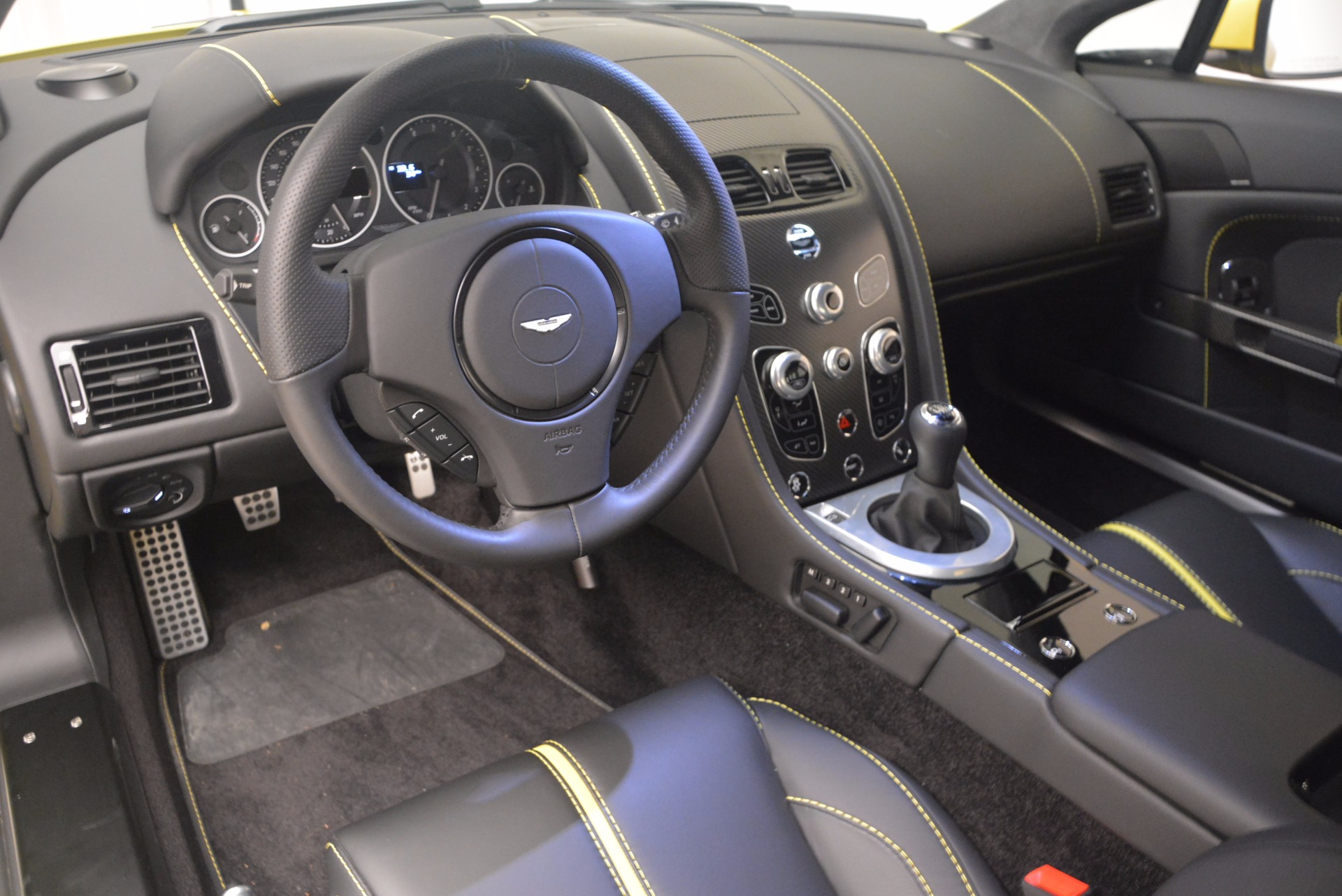 New-2017-Aston-Martin-V12-Vantage-S
