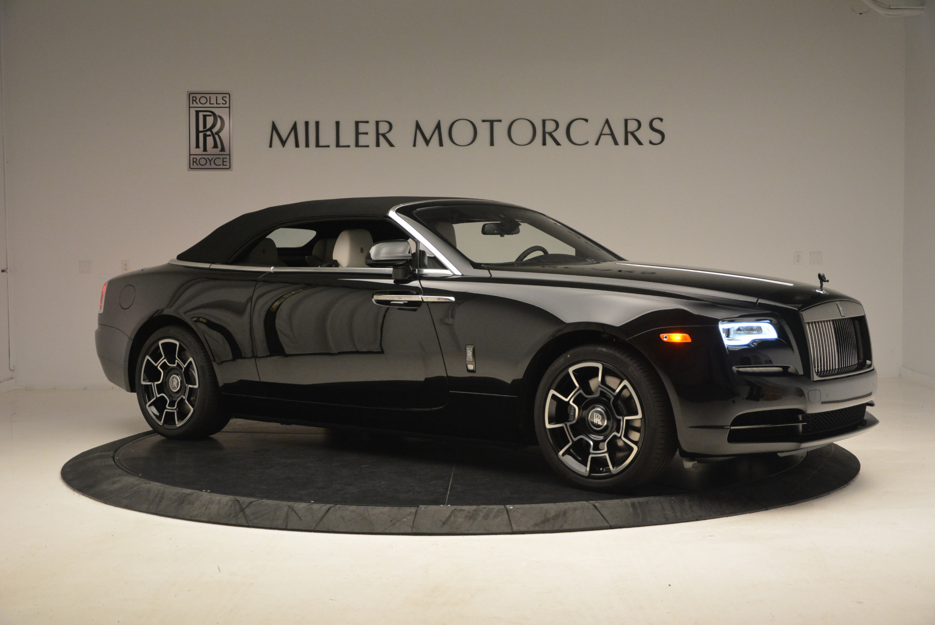 RollsRoyce Phantom EWB 2018 phải trả giá đắt thế nào khi về Việt Nam