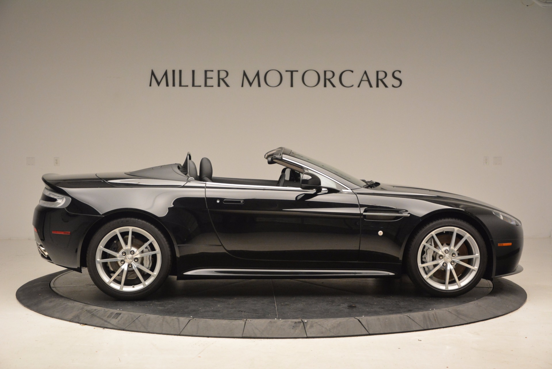 New 2016 Aston Martin V8 Vantage Roadster For Sale () | Miller
