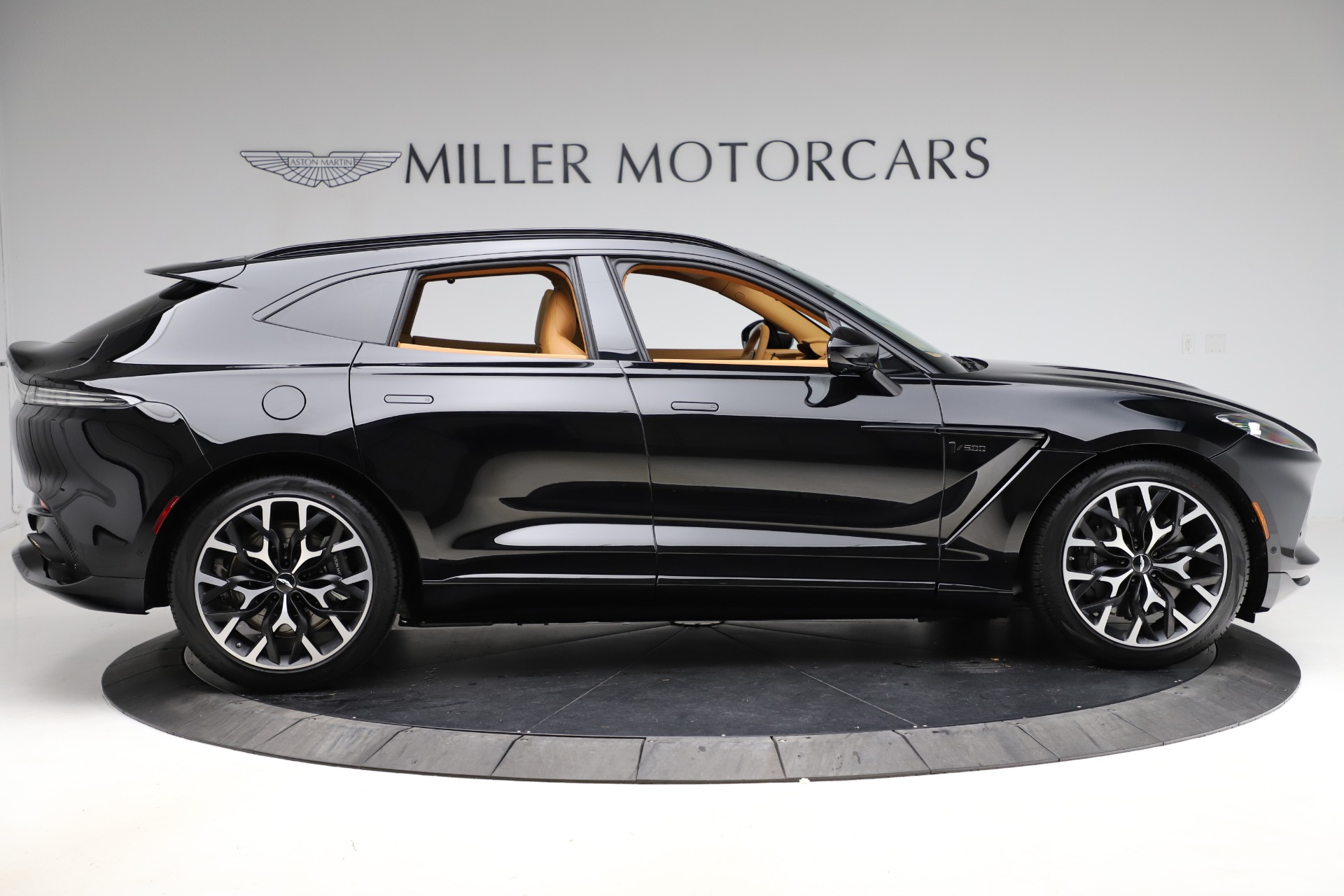 2021 Aston Martin DBX