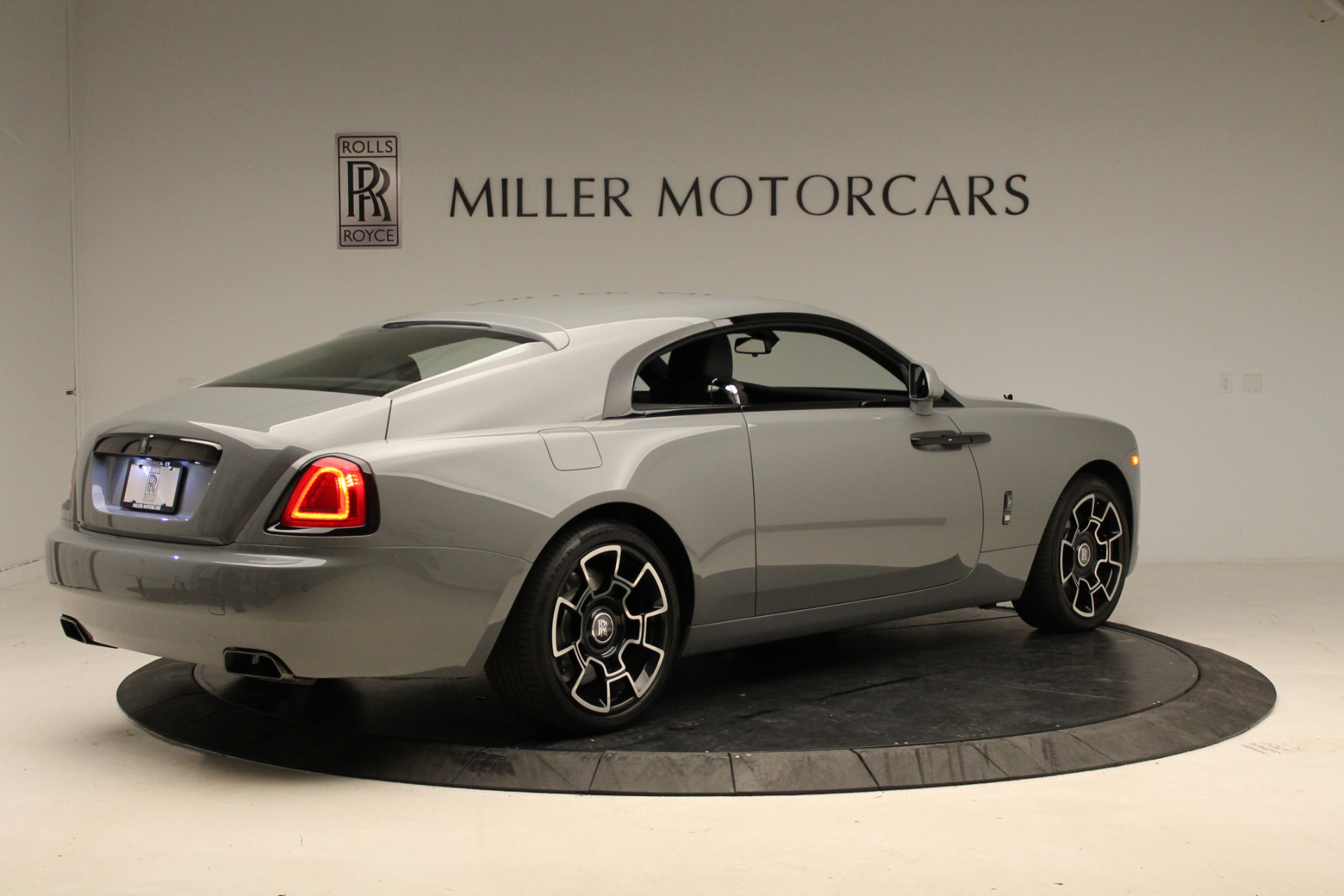 RollsRoyce Wraith phiên bản tiểu sử đặc biệt chào hàng đại gia Việt với  mức giá rẻ sốc 16 tỷ đồng