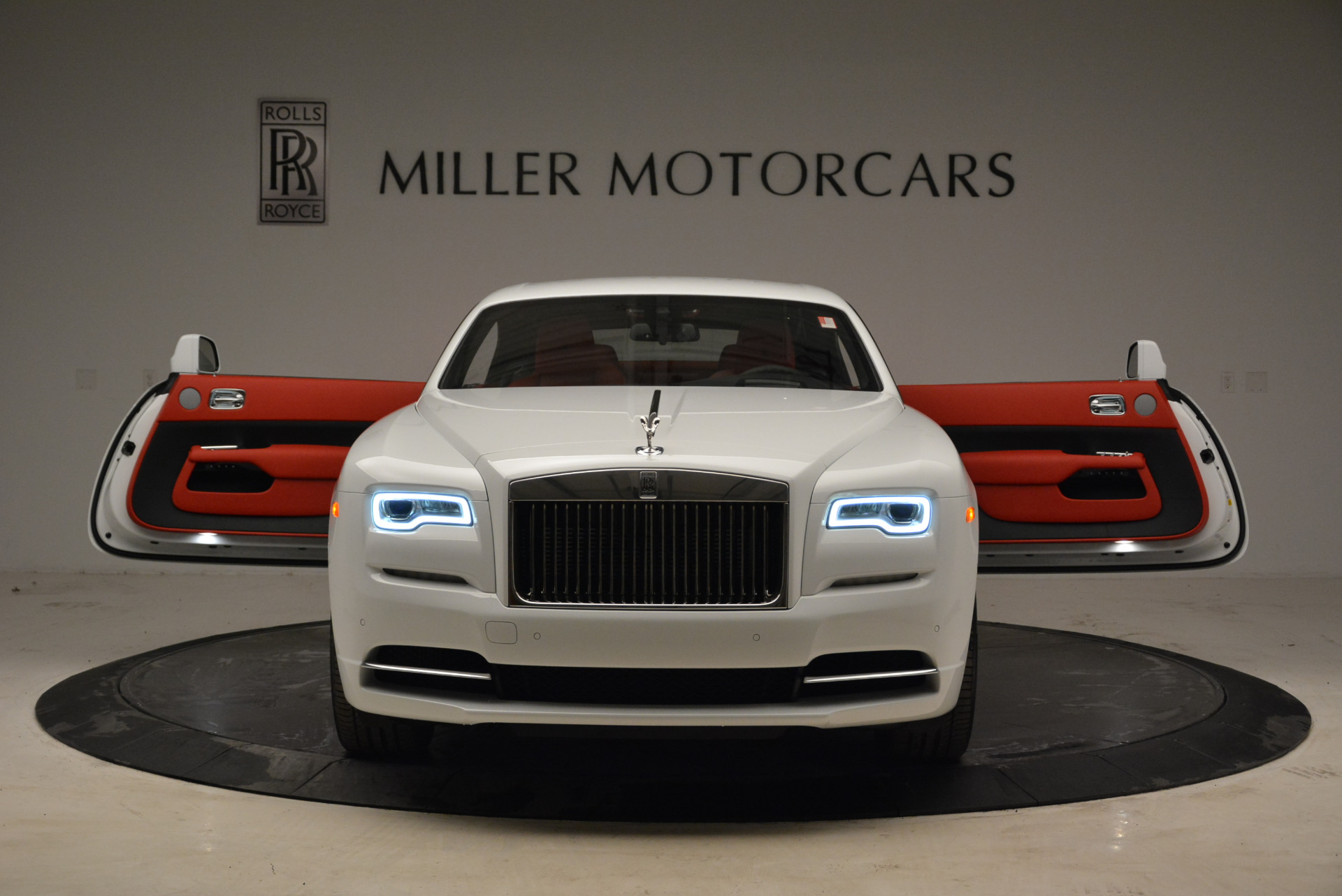 爆買い Wraith Rolls-Royce 2018 New For Motorcars Miller | () Sale 洋書
