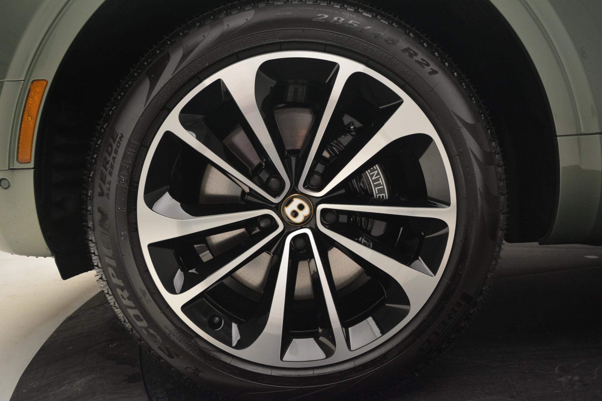New-2019-Bentley-Bentayga-V8