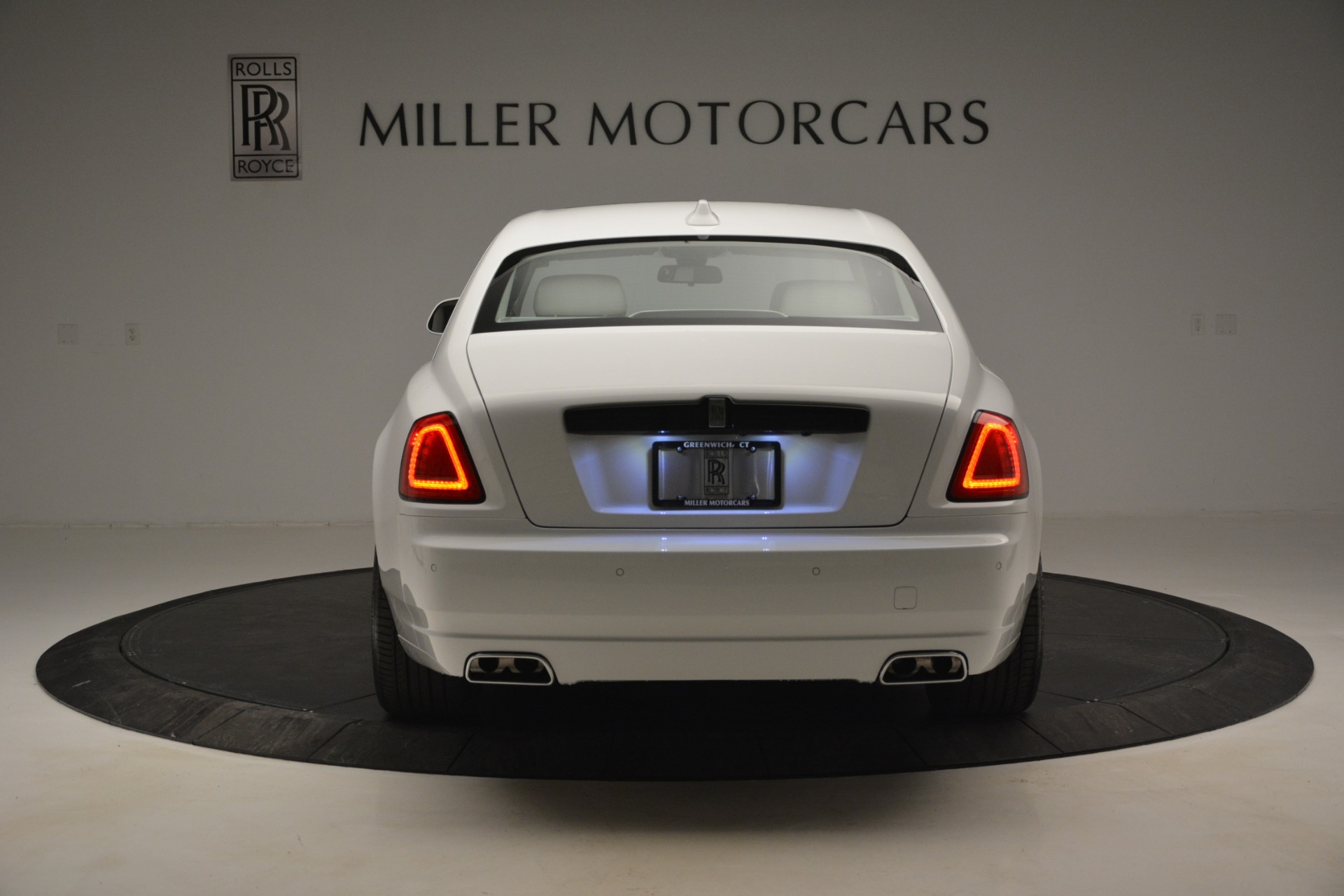 RollsRoyce Ghost 2021 sắp ồ ạt đổ bộ Việt Nam và đây là bản độ đáng để các  đại gia tham khảo
