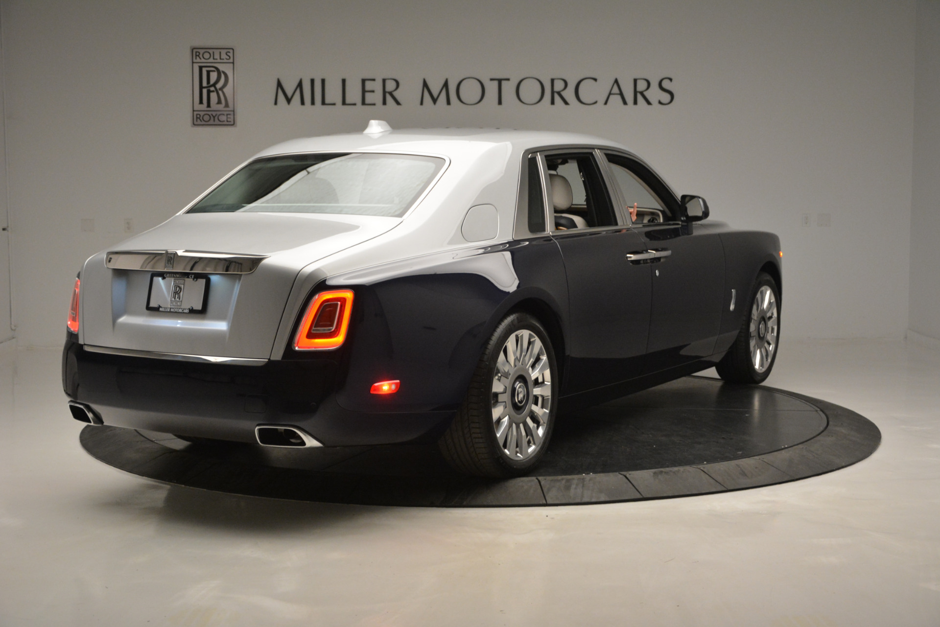 Rolls Royce Phantom 2021 бронированный