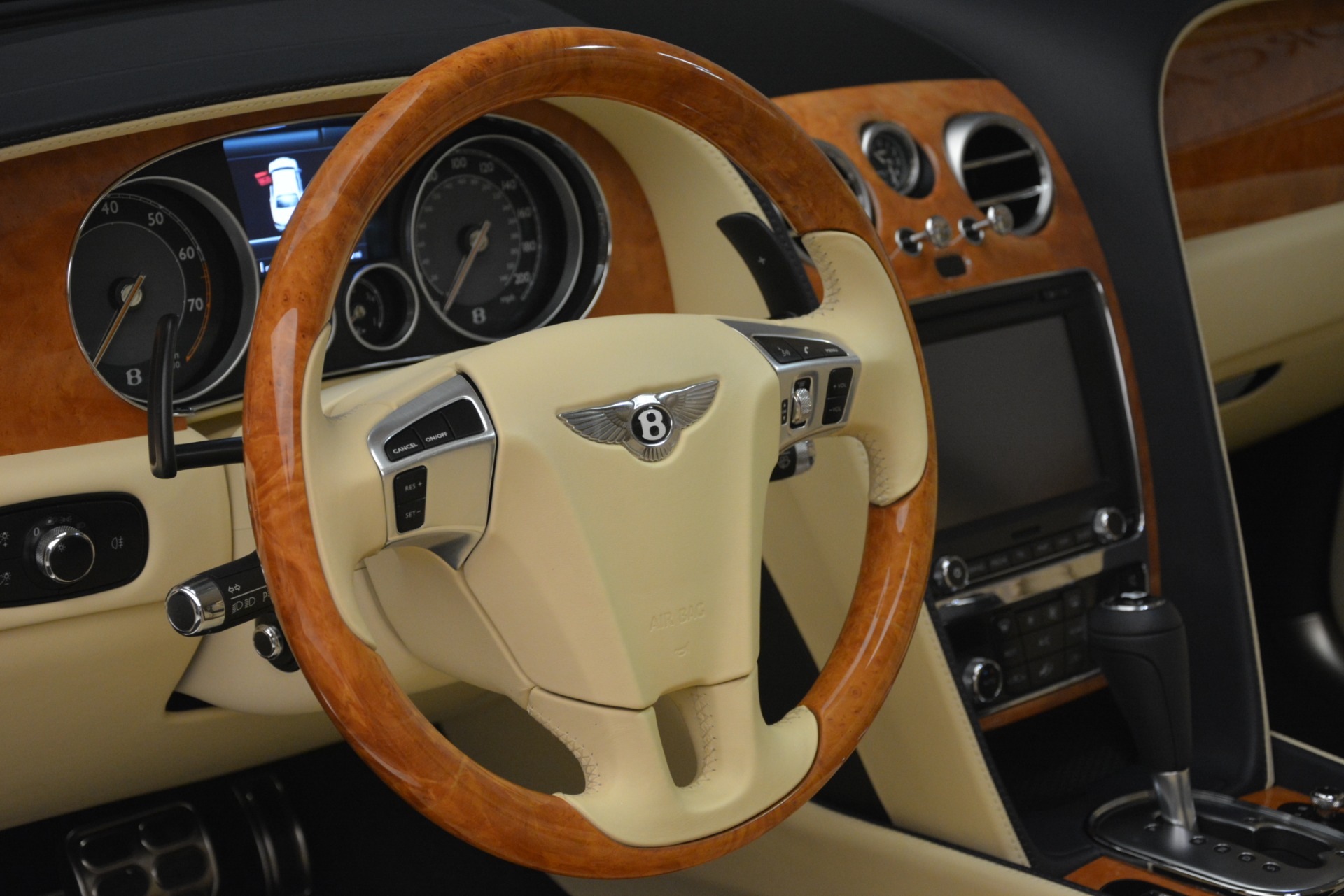 Used-2015-Bentley-Flying-Spur-V8