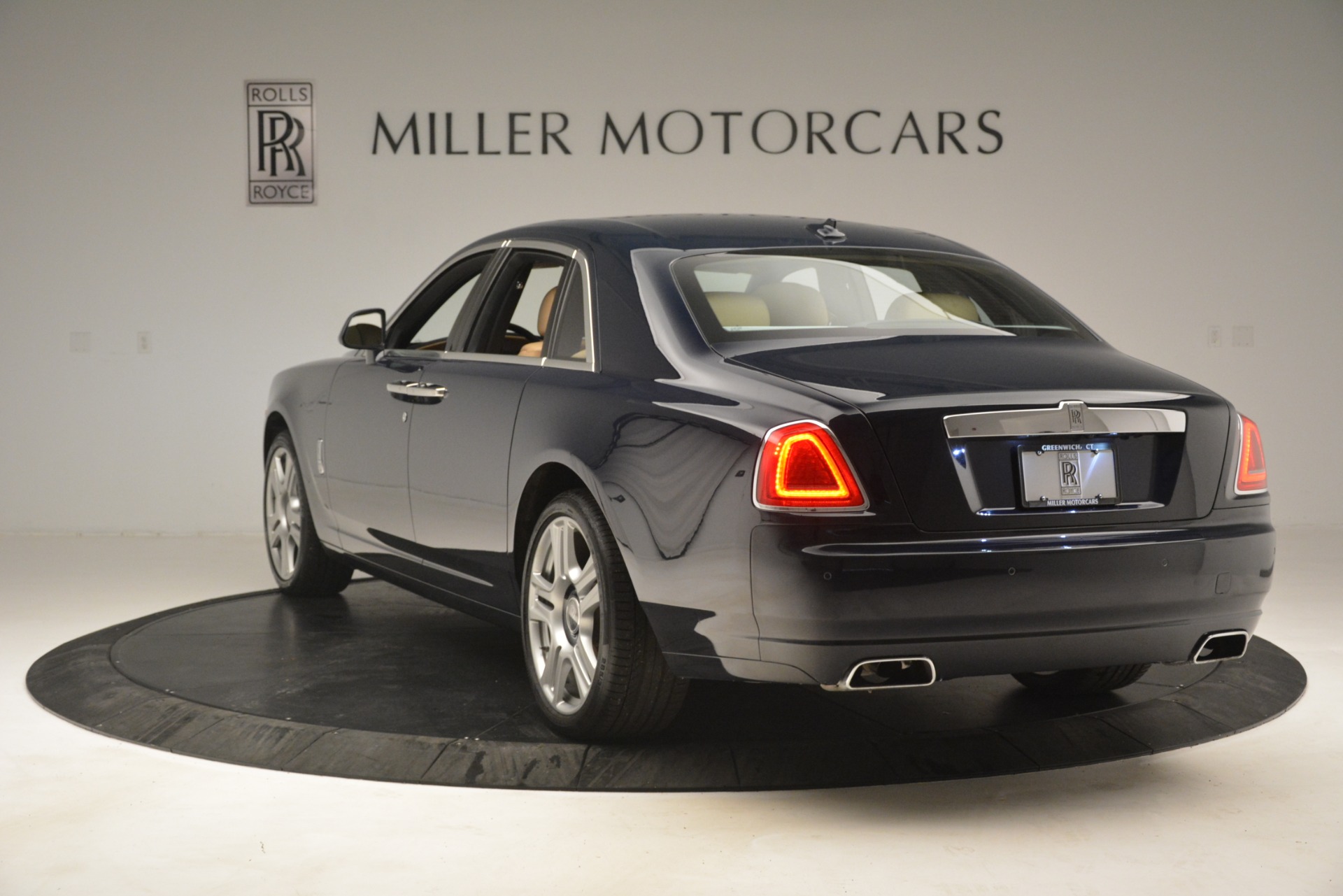RollsRoyce mạ vàng du thuyền đại gia ế khách