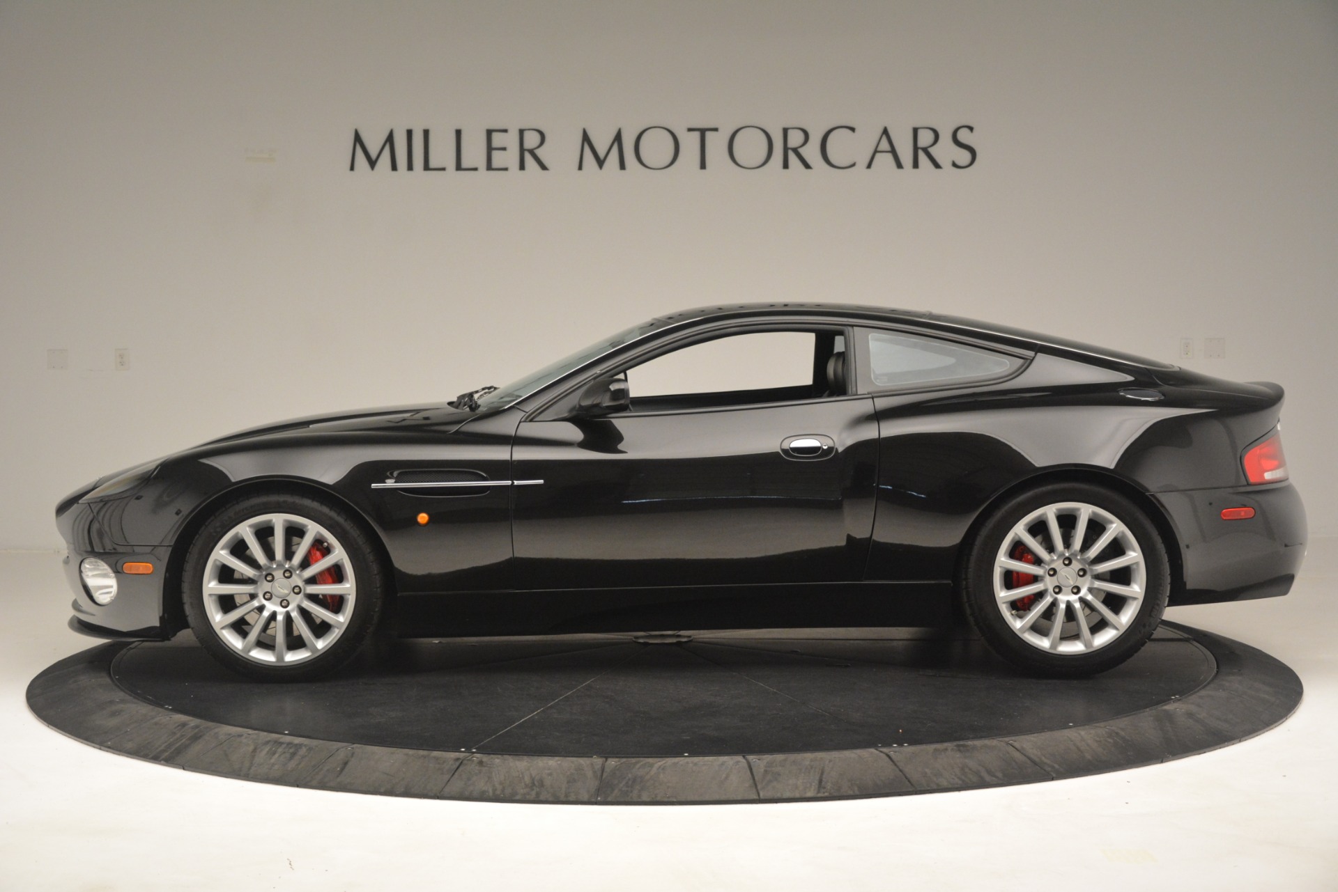 Pre Owned 2004 Aston Martin V12 Vanquish For Sale