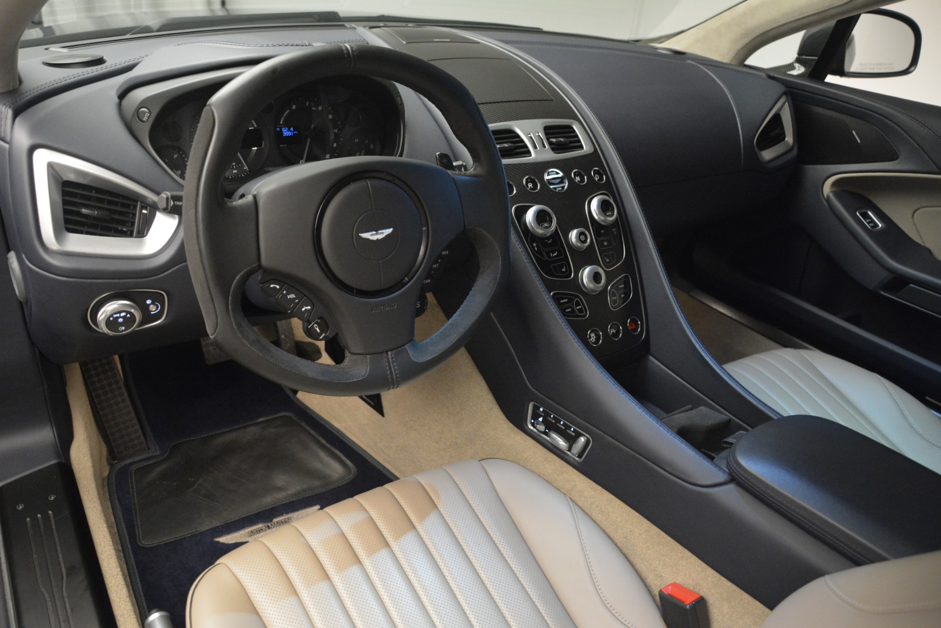 Used-2016-Aston-Martin-Vanquish-Coupe