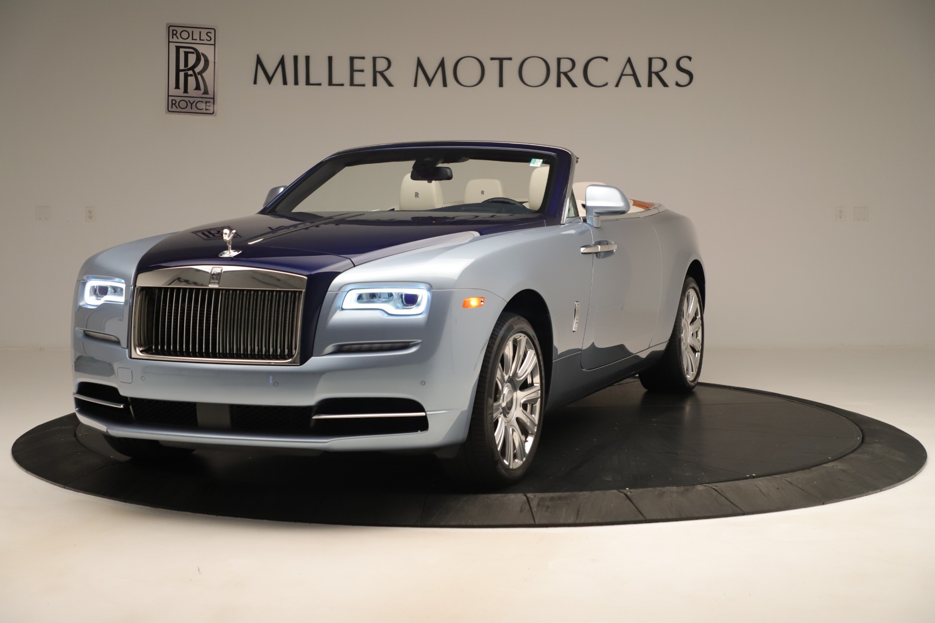 RollsRoyce Dawn the 2016 Wraith cabrio is christened  CAR Magazine