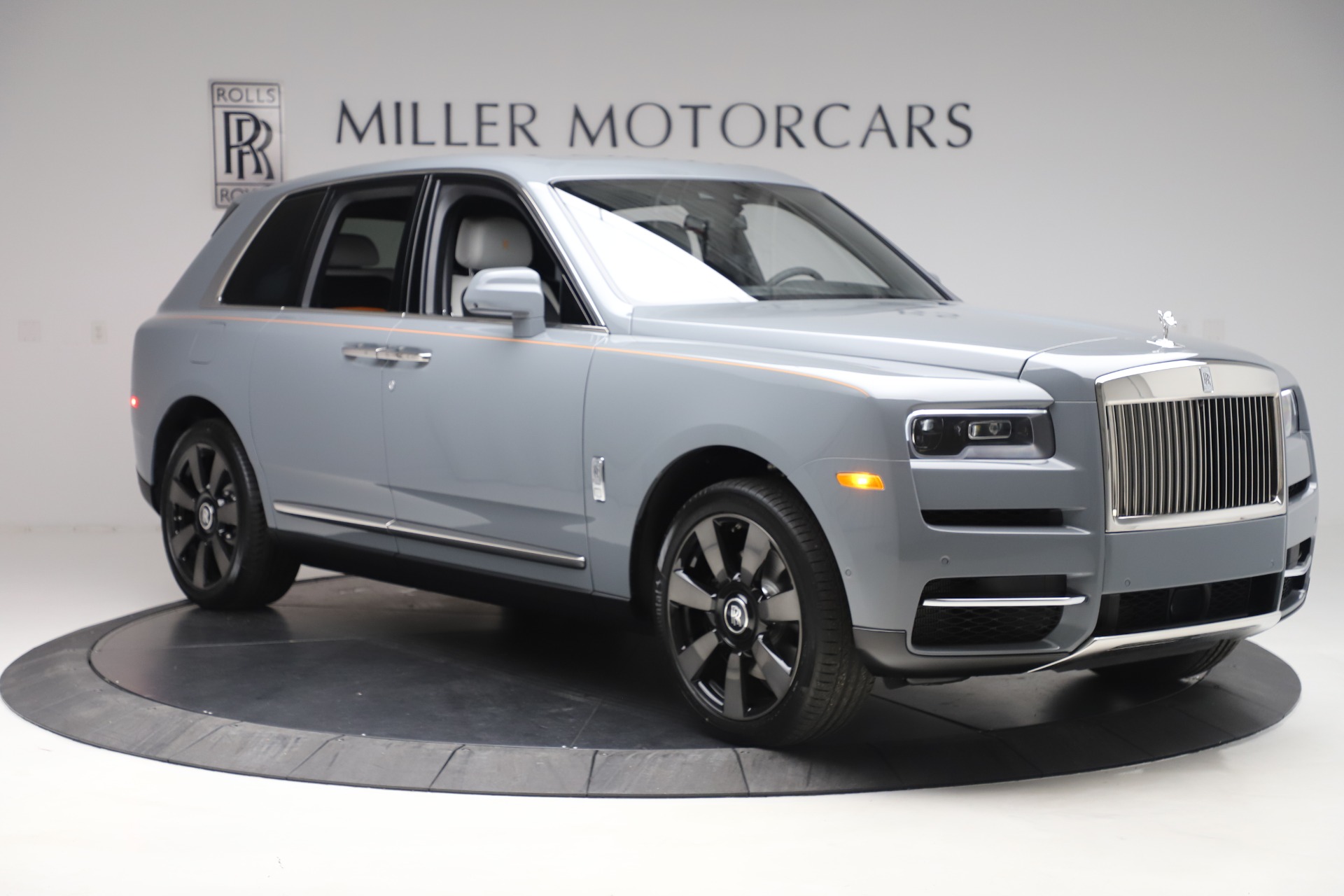 Rolls-Royce Cullinan Price - Images, Colours & Reviews - CarWale