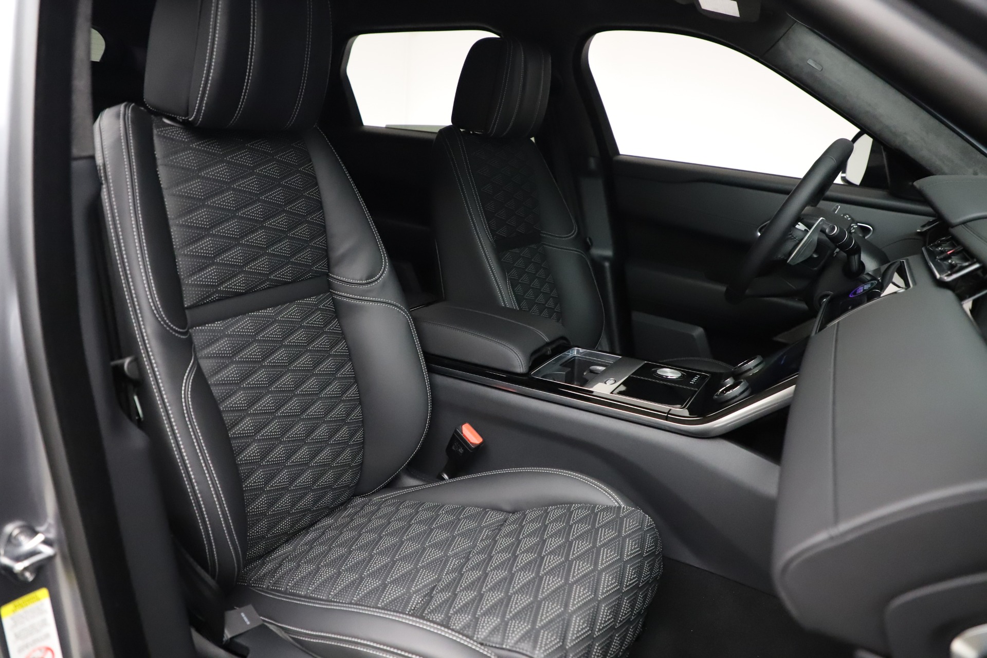 Range Rover Velar Inside Pictures  - Der Range Rover Velar Bietet Die Ausgezeichnete Geländegängigkeit, Für Die Land Rover Weltweit Bekannt Ist.