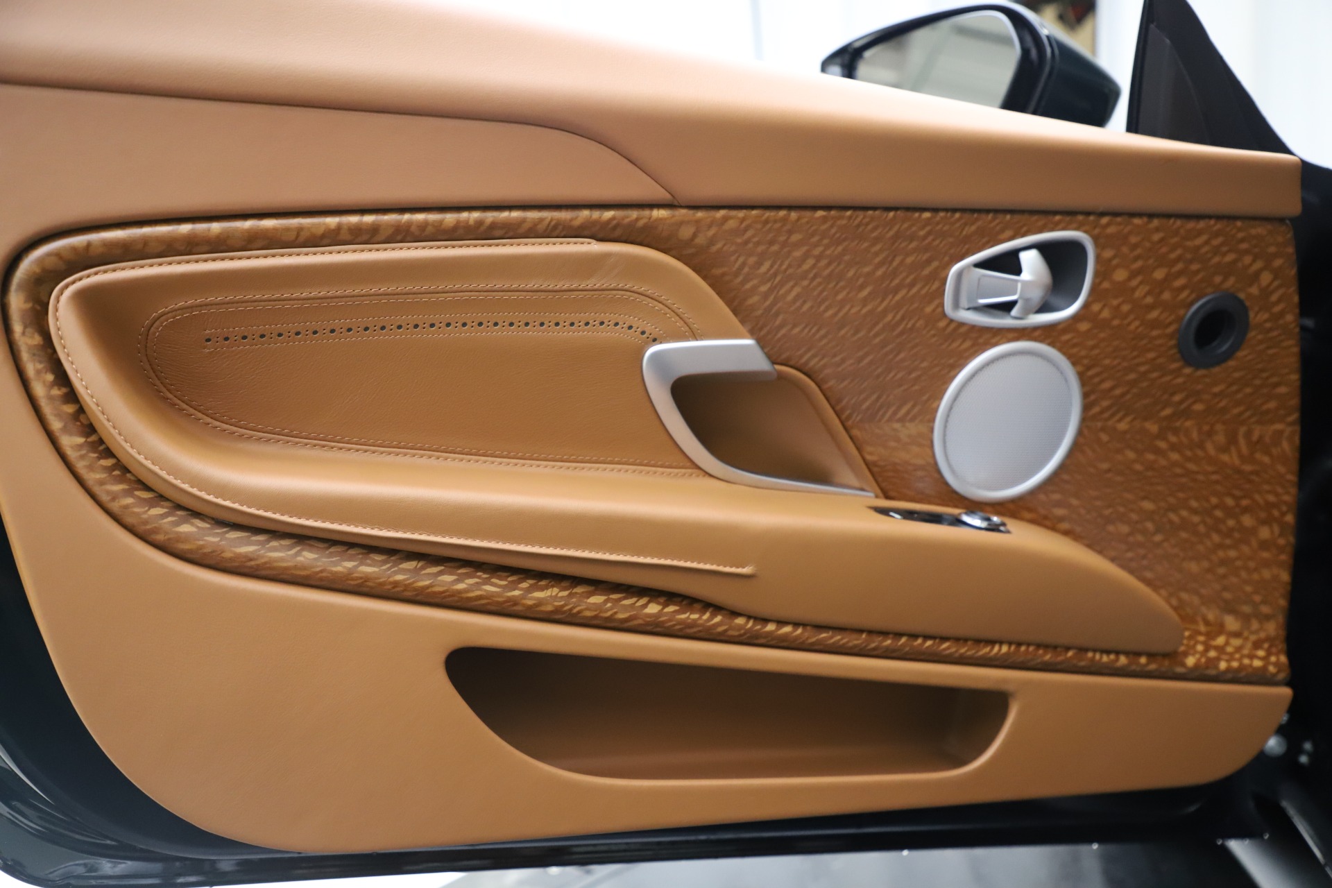 New-2020-Aston-Martin-DB11-Volante-Convertible