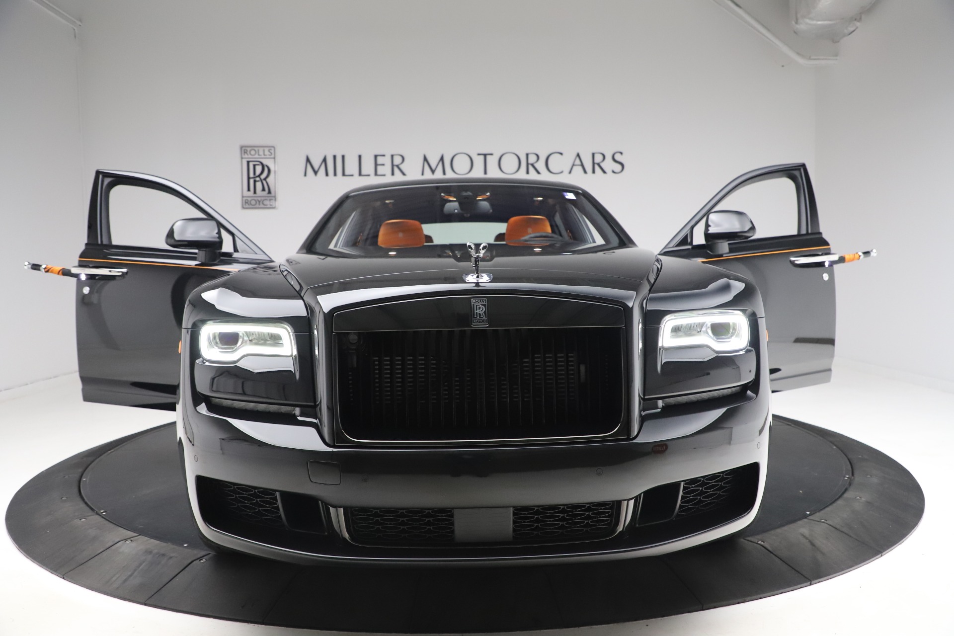 Khám phá Miami cùng siêu phẩm RollsRoyce Wraith Black Badge