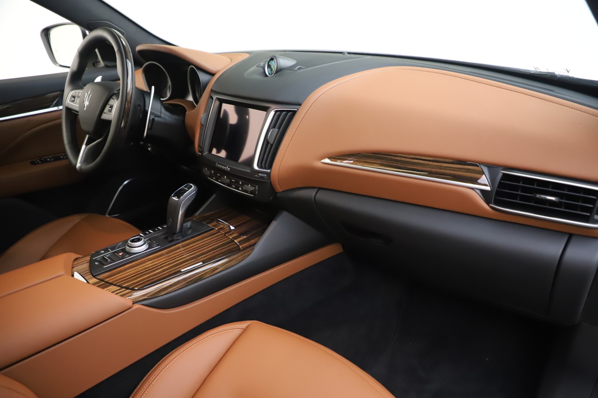 New-2020-Maserati-Levante-Q4-GranLusso