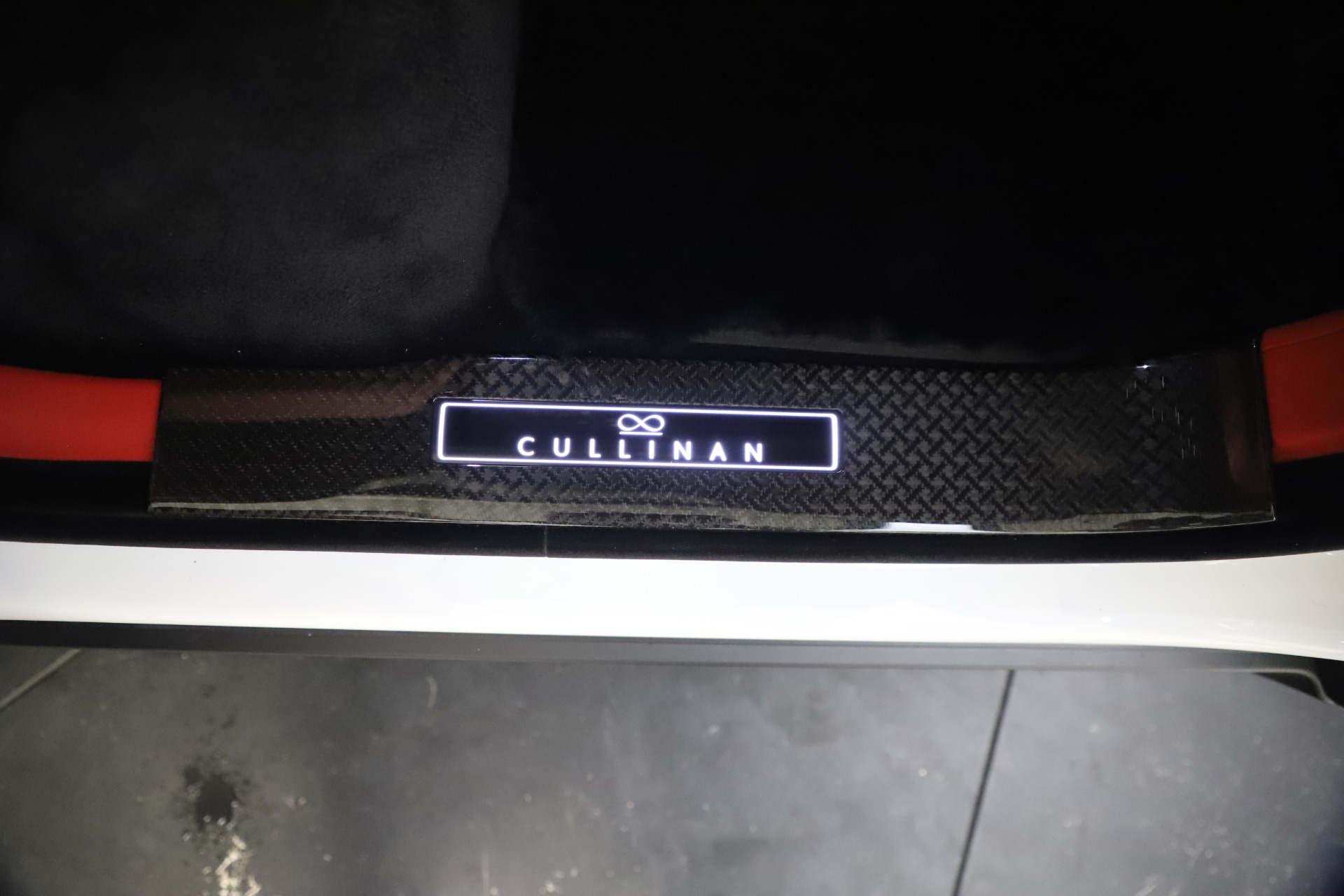 New-2021-Rolls-Royce-Cullinan-Black-Badge