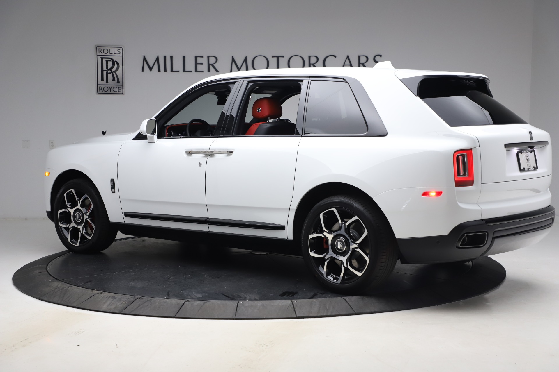 RollsRoyce Cullinan White01  Paramount Luxury Hire