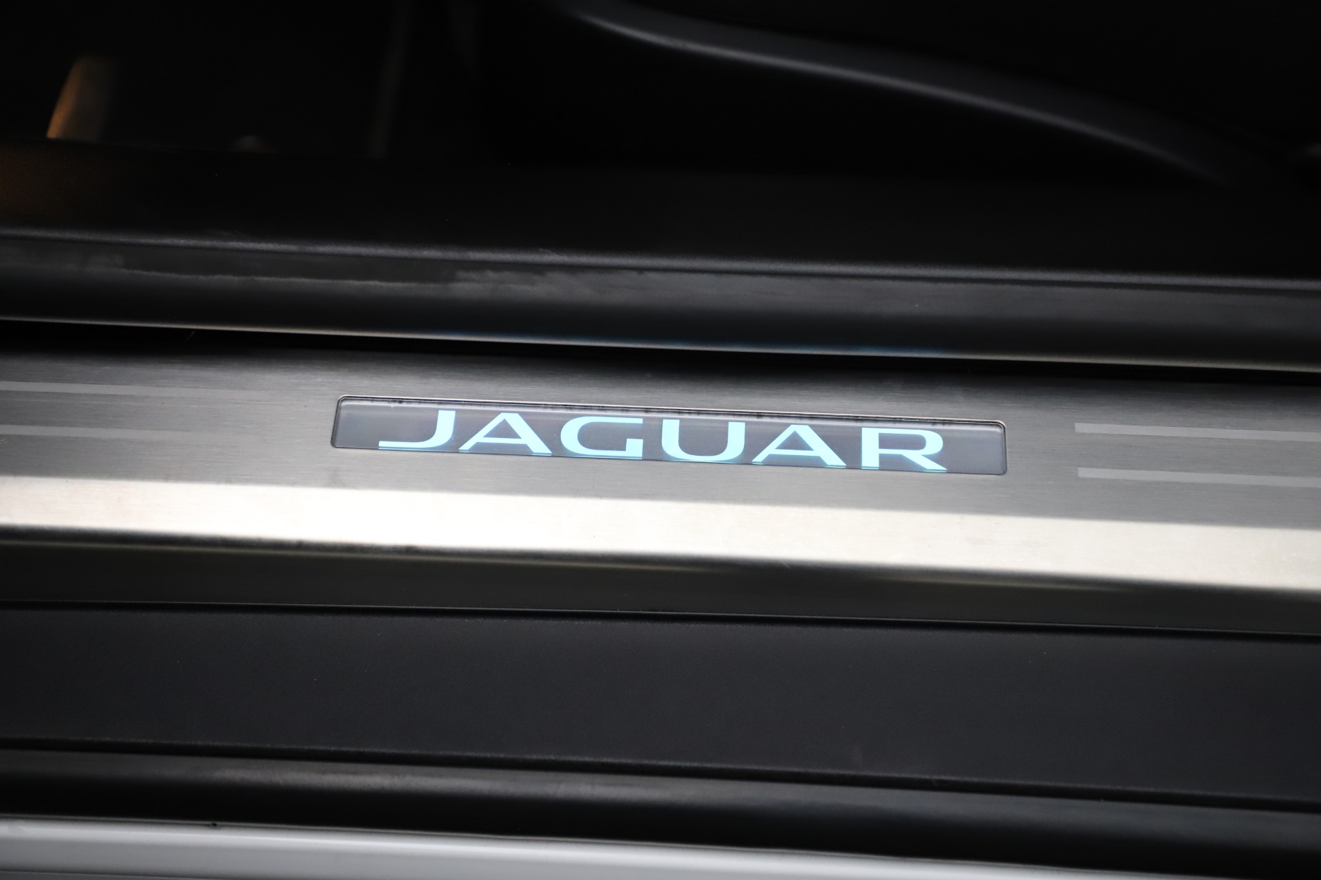 Used-2016-Jaguar-F-TYPE-R
