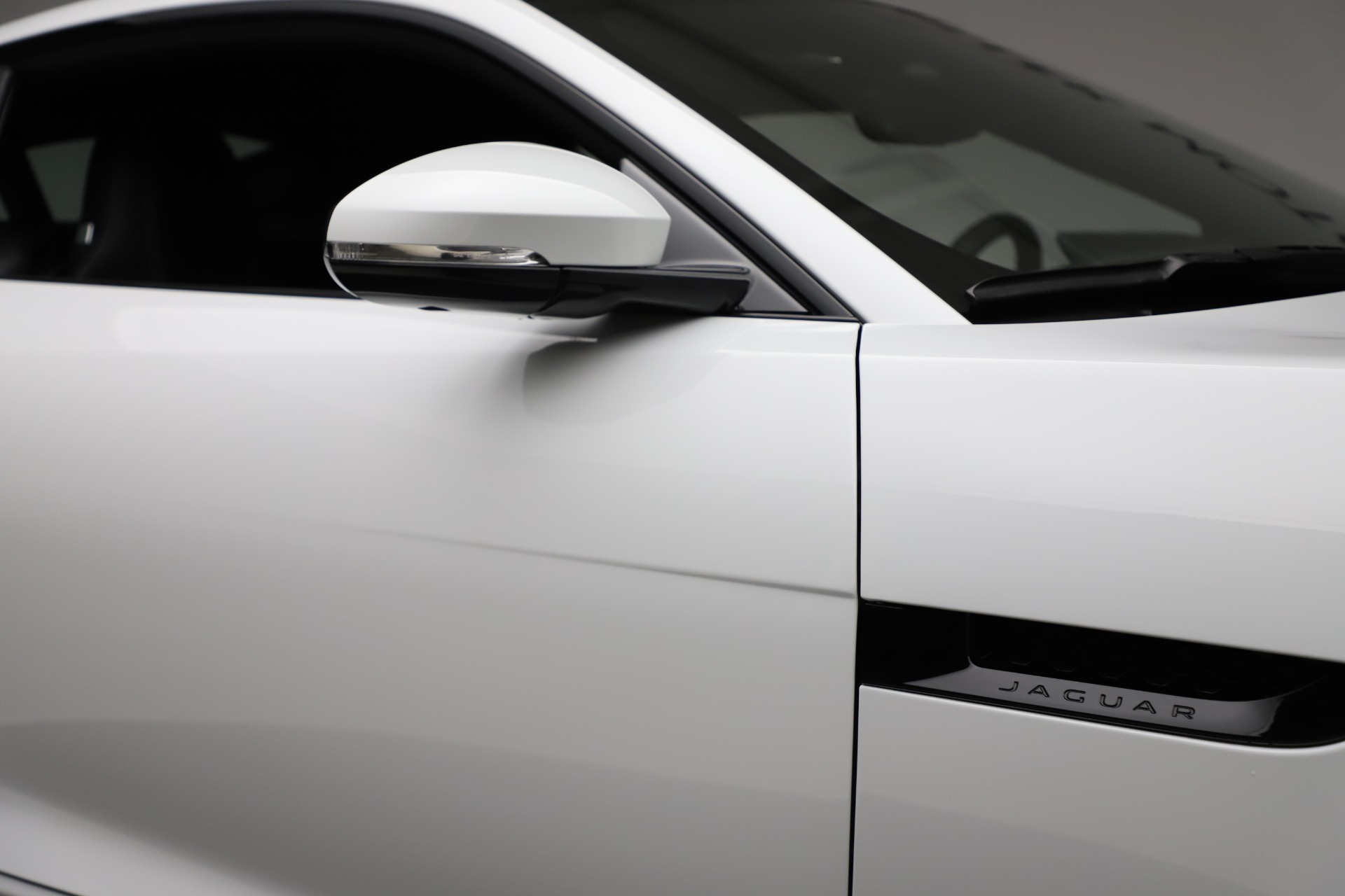 Used-2016-Jaguar-F-TYPE-R