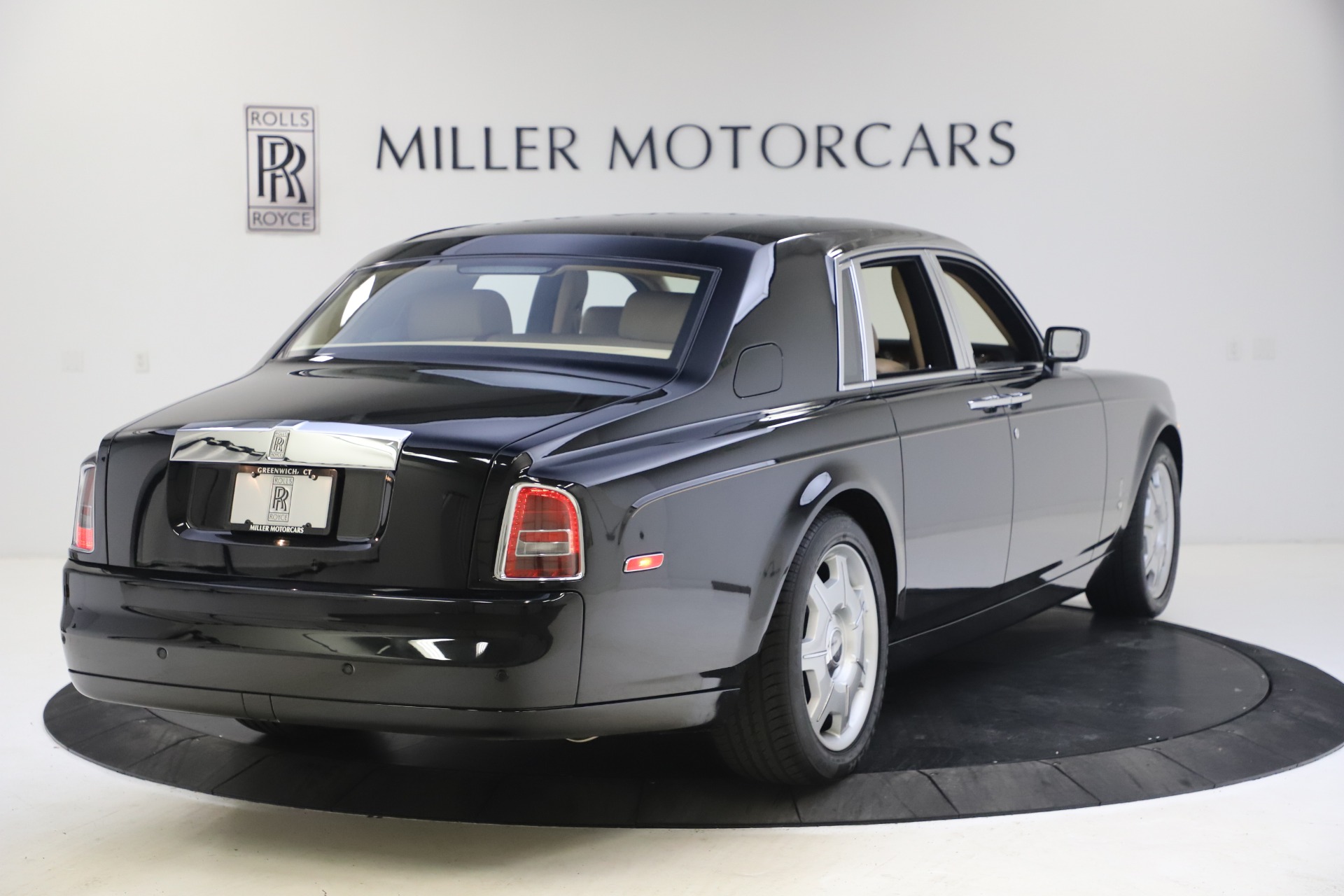 Sau 7 năm RollsRoyce Phantom vẫn là cả một gia tài với định giá 32 tỷ đồng
