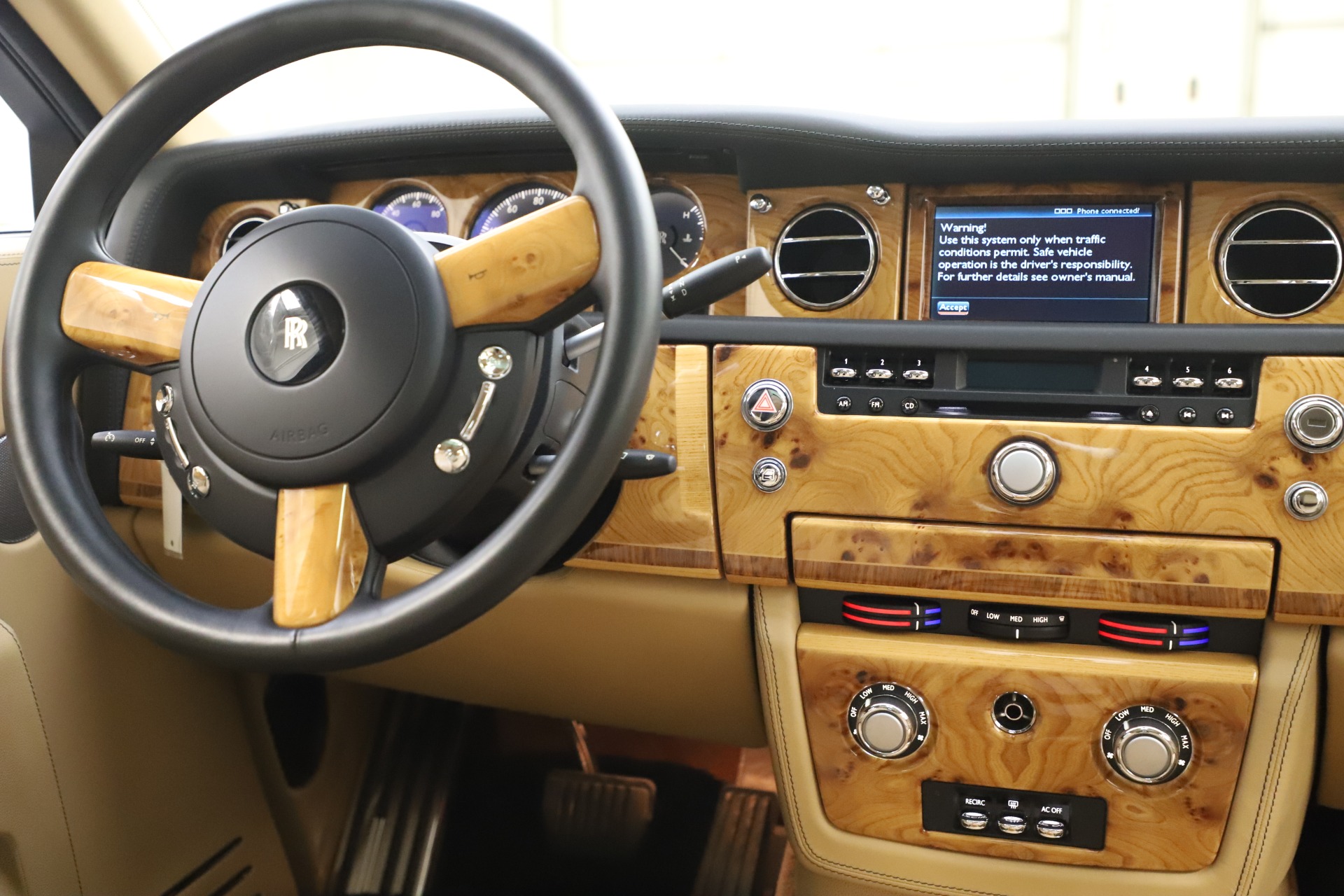 RollsRoyce Phantom của Khải Silk hạ giá bán 8 tỷ đồng