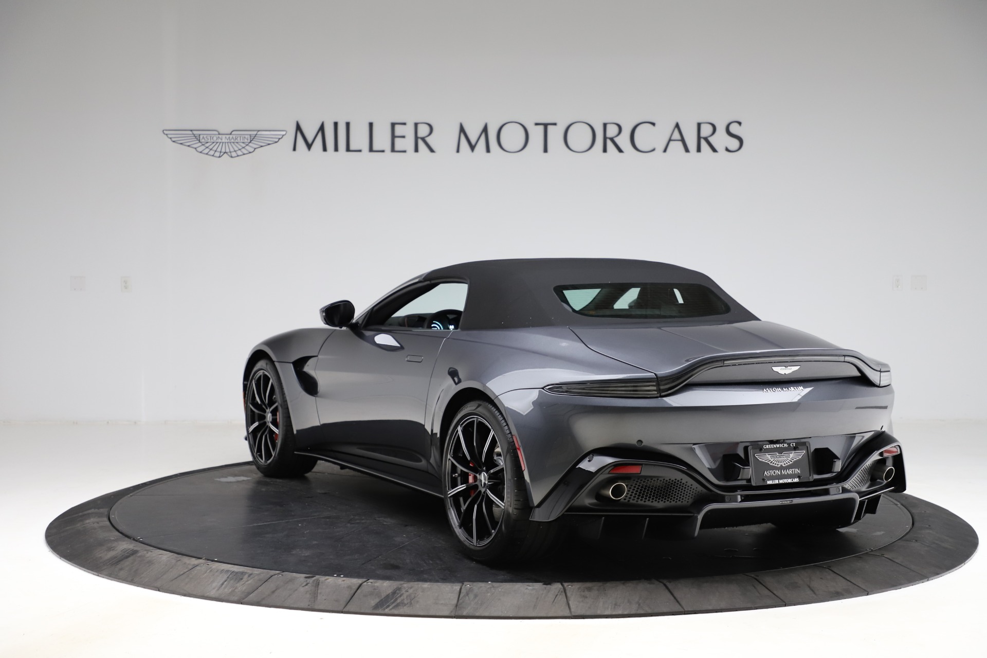 New-2021-Aston-Martin-Vantage-Roadster