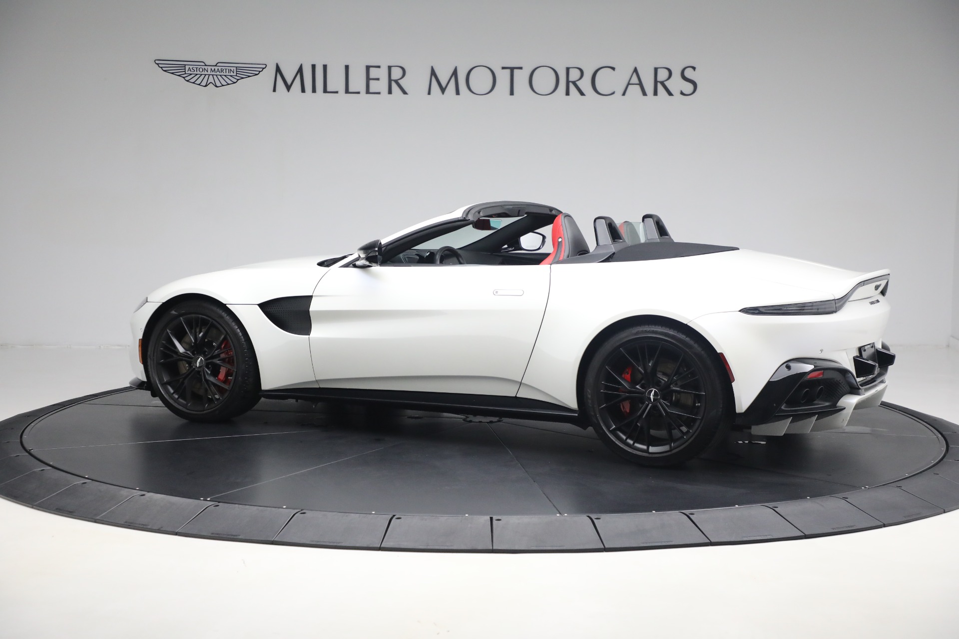 New 2021 Aston Martin Vantage Roadster For Sale () | Miller Motorcars