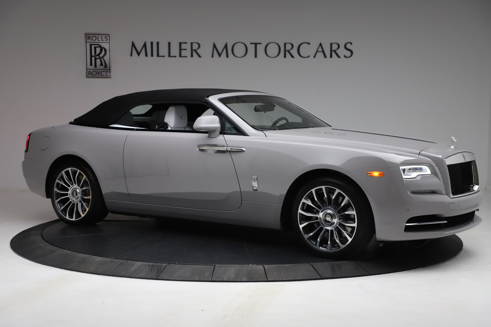 Chiếc RollsRoyce Dawn thứ 2 lăn bánh tại Việt Nam