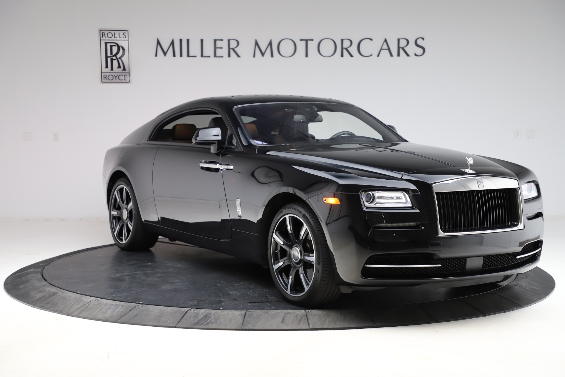 RollsRoyce Ghost và Wraith Black Badge Thêm đen thêm khỏe