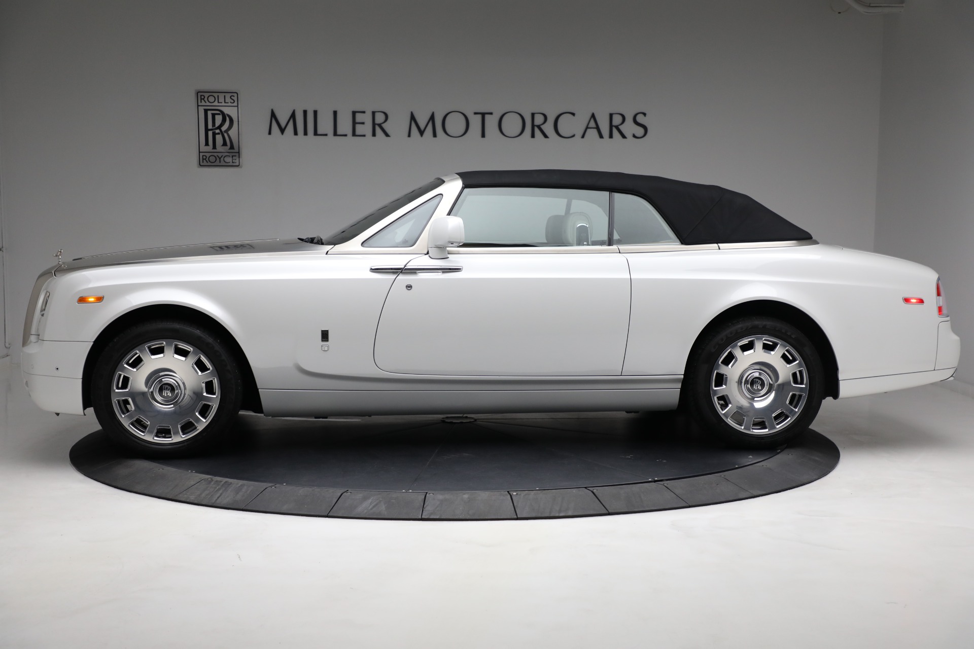 RollsRoyce Phantom Coupe Siêu Xe 2 Cửa Có Ở Việt Nam  Thế Giới Rolls Royce