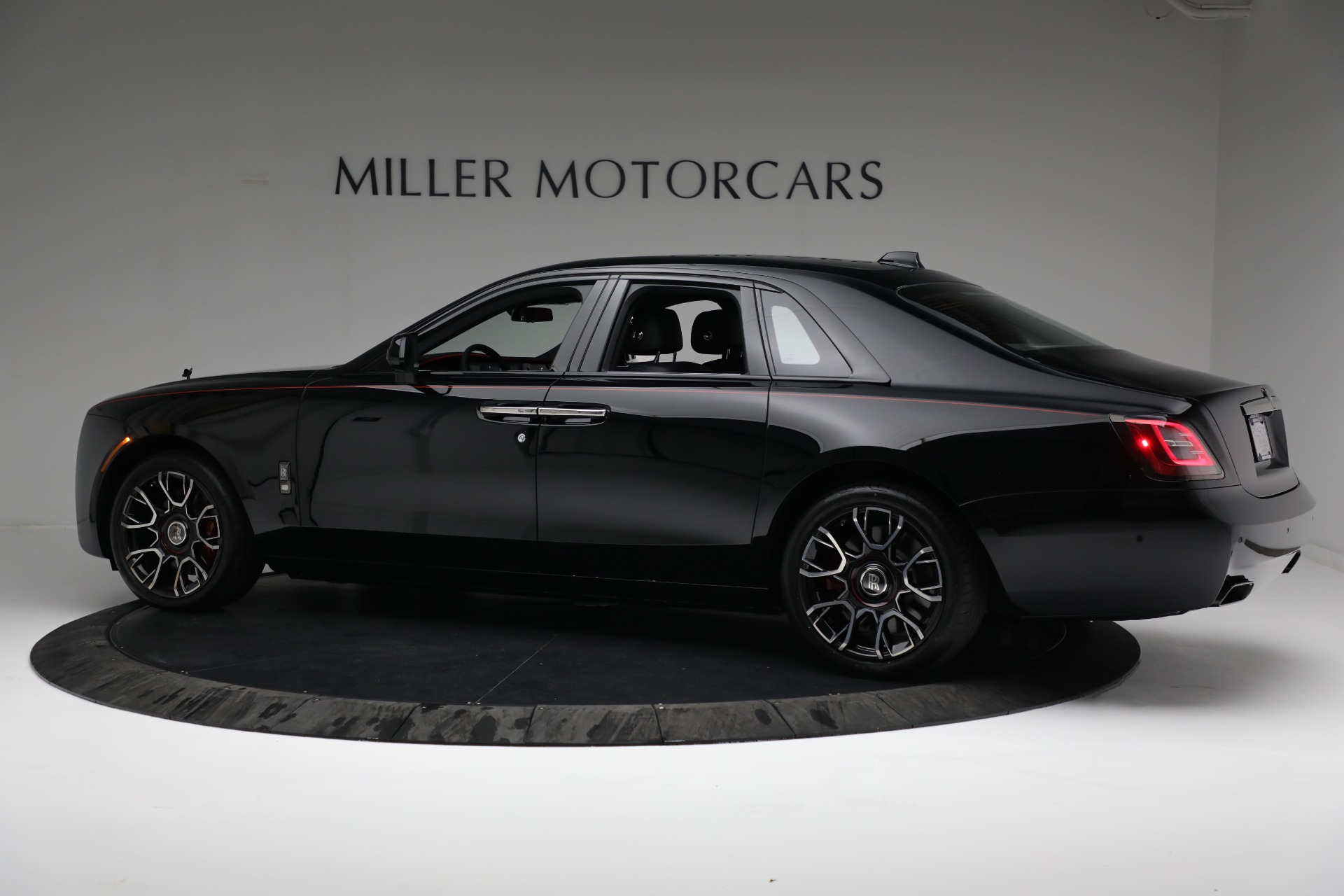 New-2022-Rolls-Royce-Black-Badge-Ghost