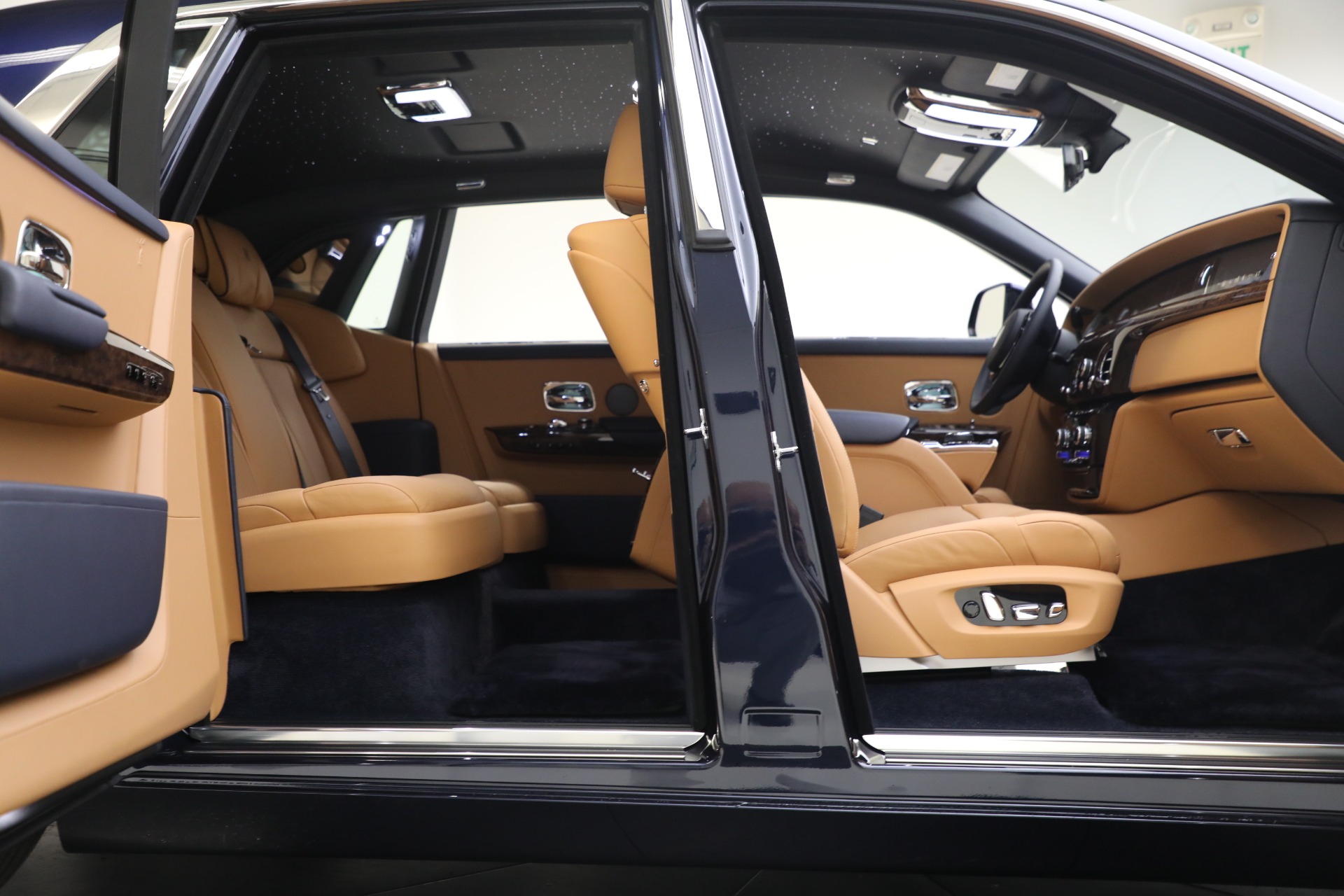 Pre-Owned 2022 Rolls-Royce Phantom For Sale ()