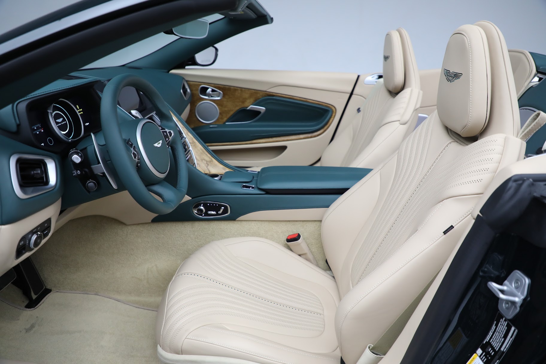 New-2022-Aston-Martin-DB11-Volante