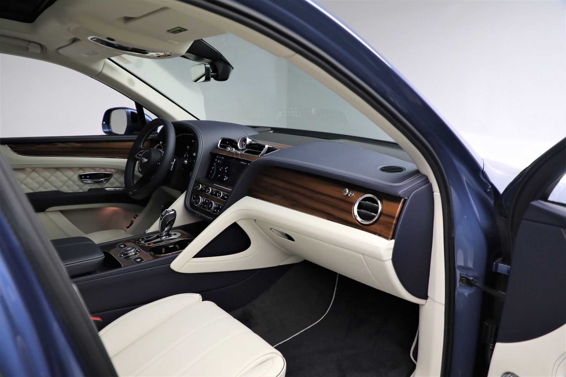 New-2022-Bentley-Bentayga-V8-First-Edition