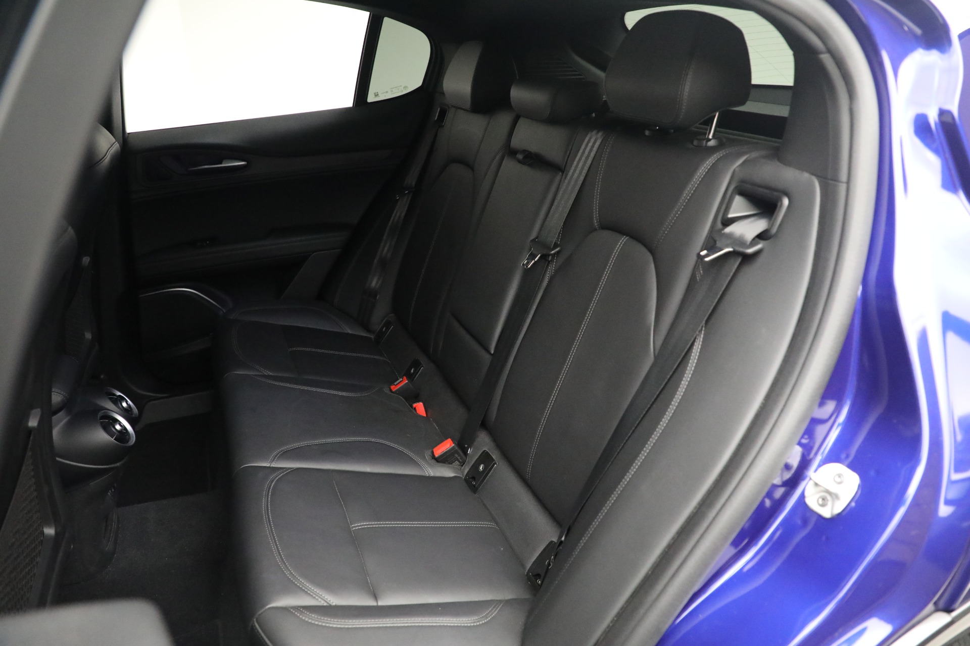 2022 Alfa Romeo Stelvio Ti photo 18