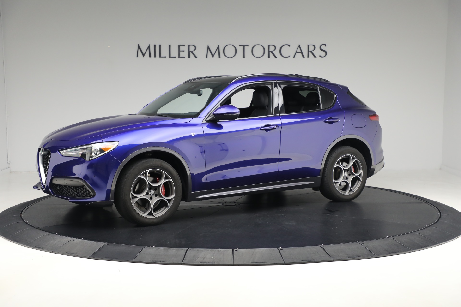 2022 Alfa Romeo Stelvio Ti photo 2