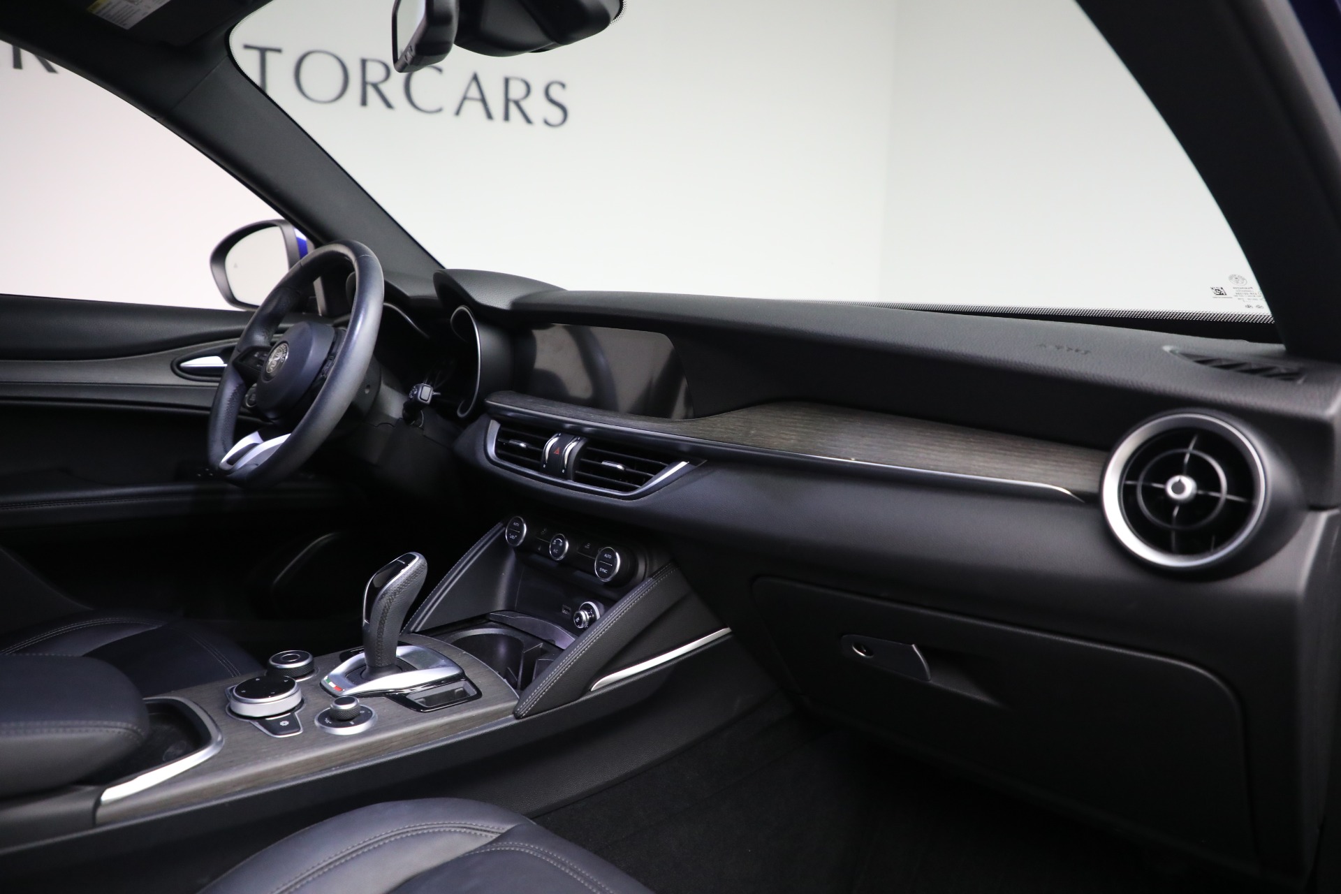 2022 Alfa Romeo Stelvio Ti photo 21